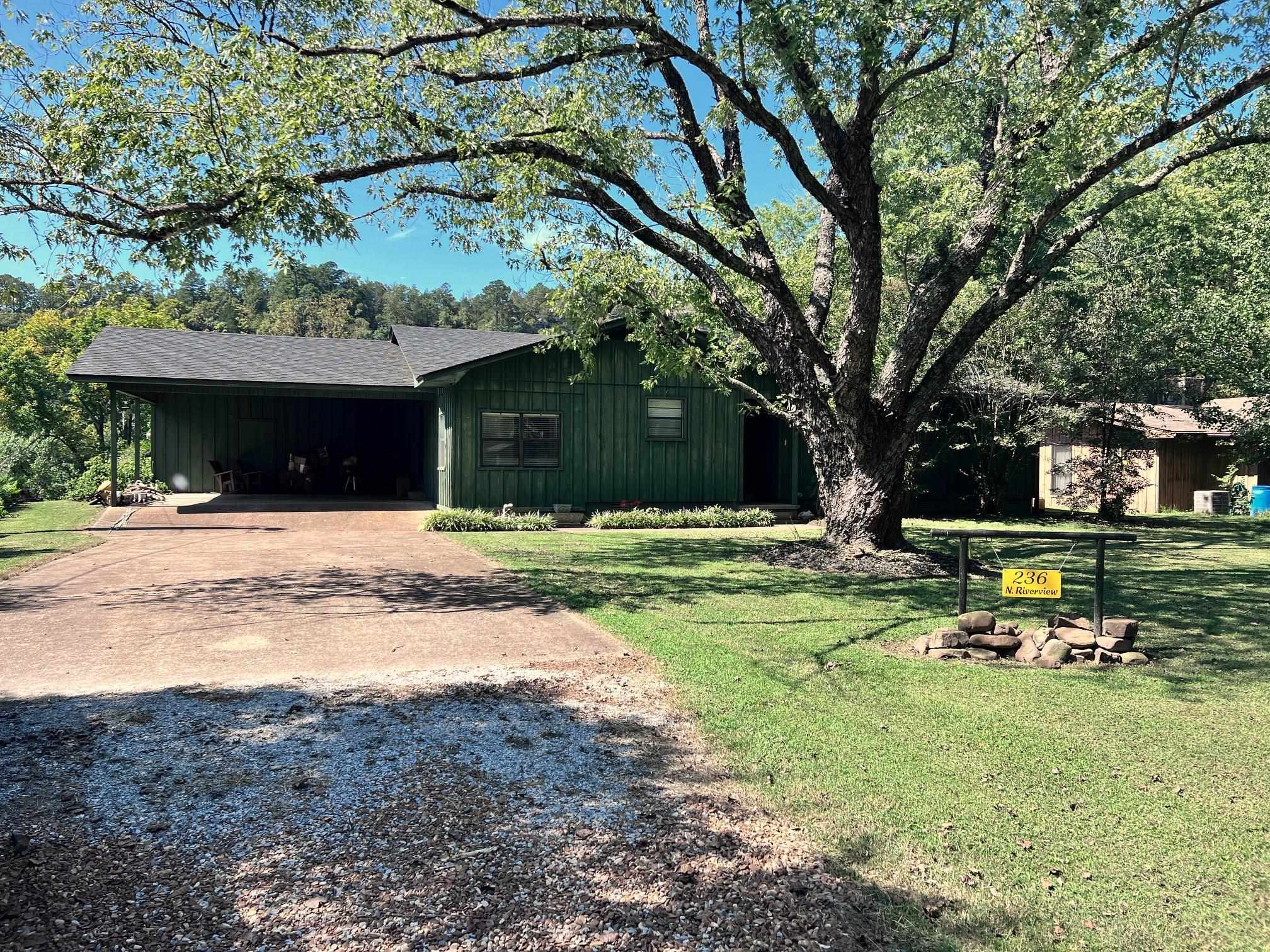 236 N Riverview  Mountain View, AR