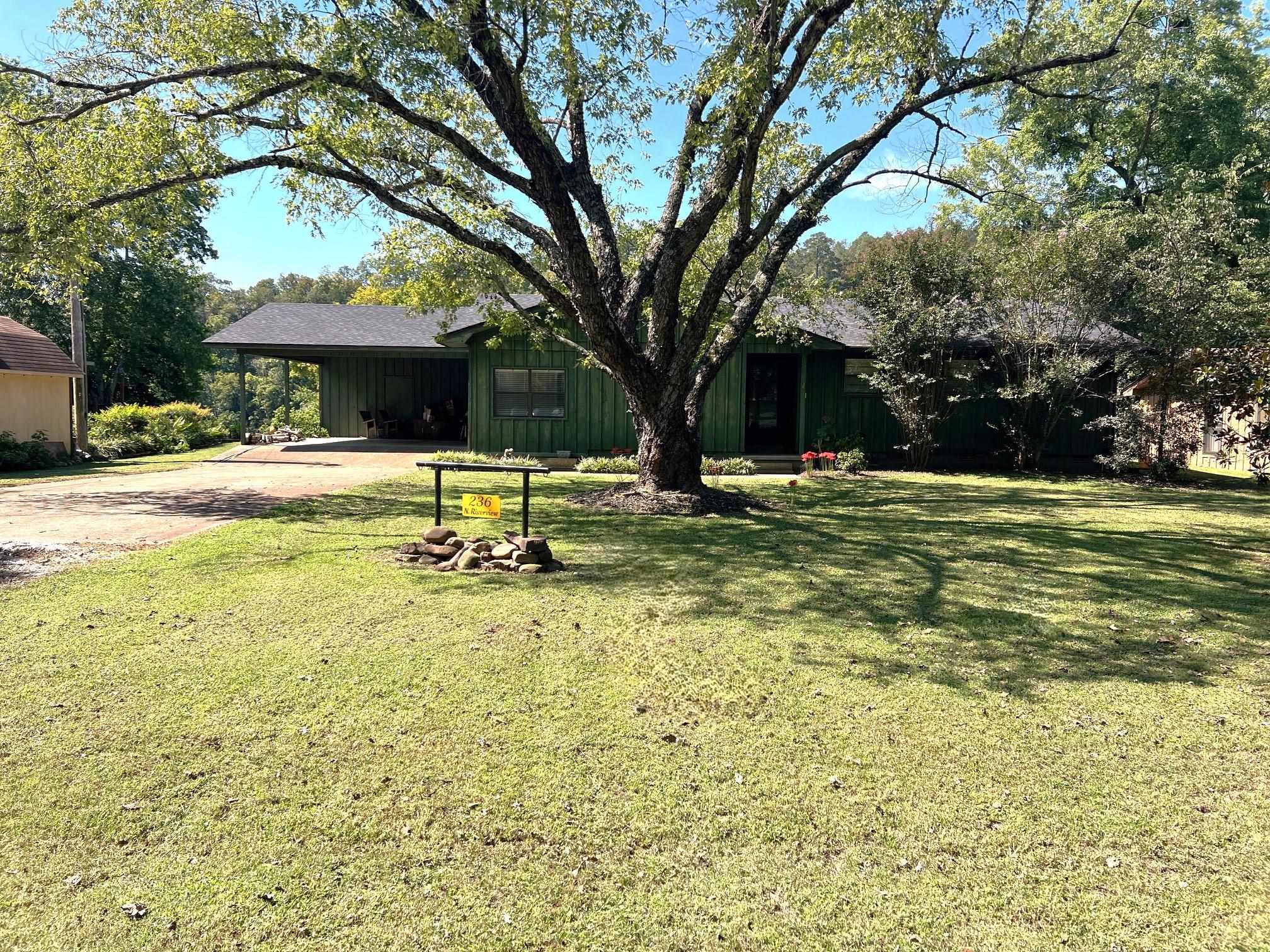 236 N Riverview  Mountain View, AR
