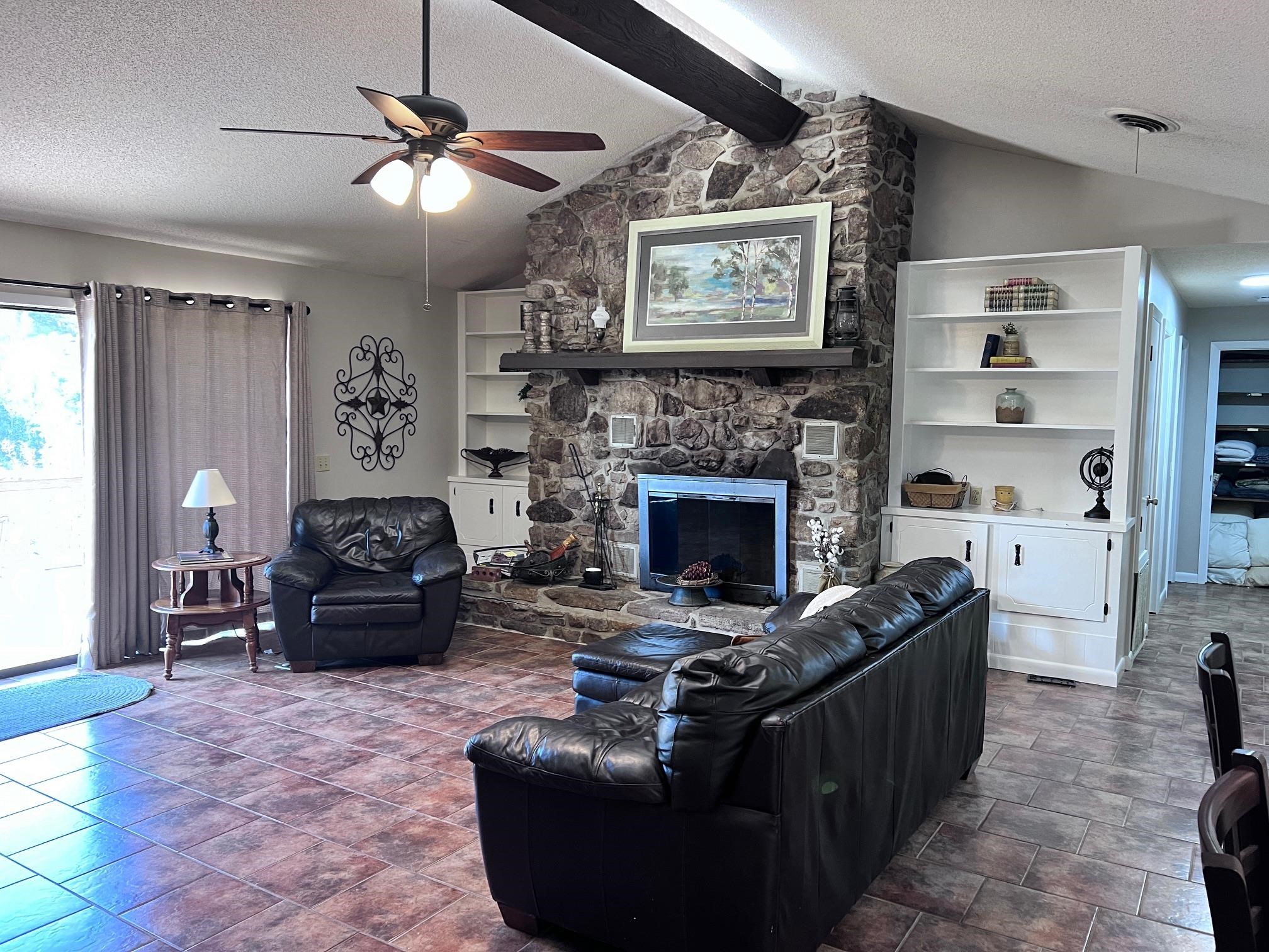236 N Riverview  Mountain View, AR