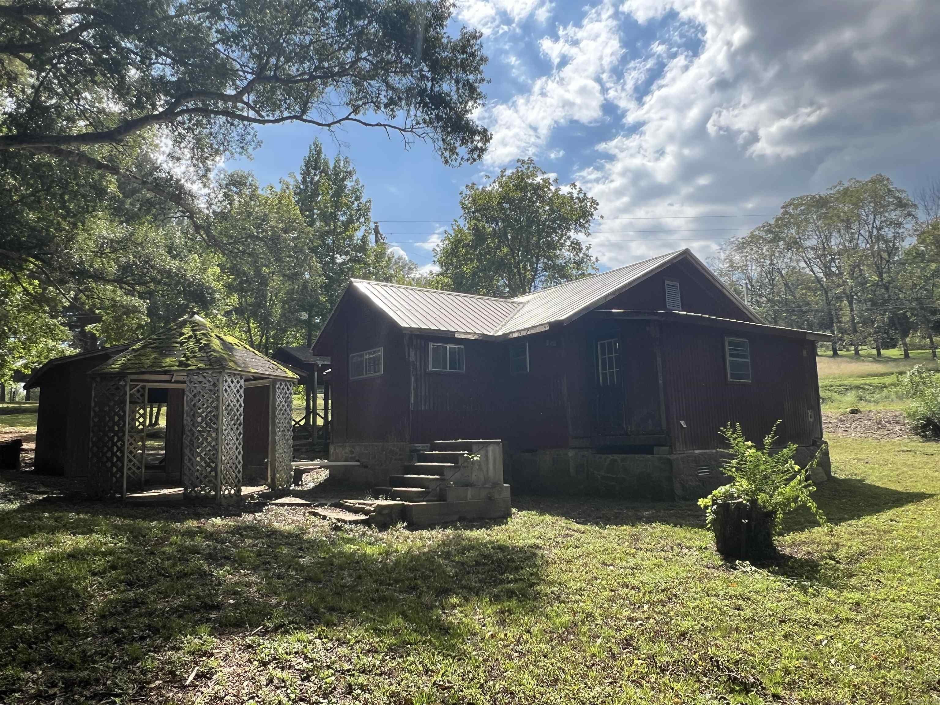 9757  Hwy 16 E  Shirley, AR