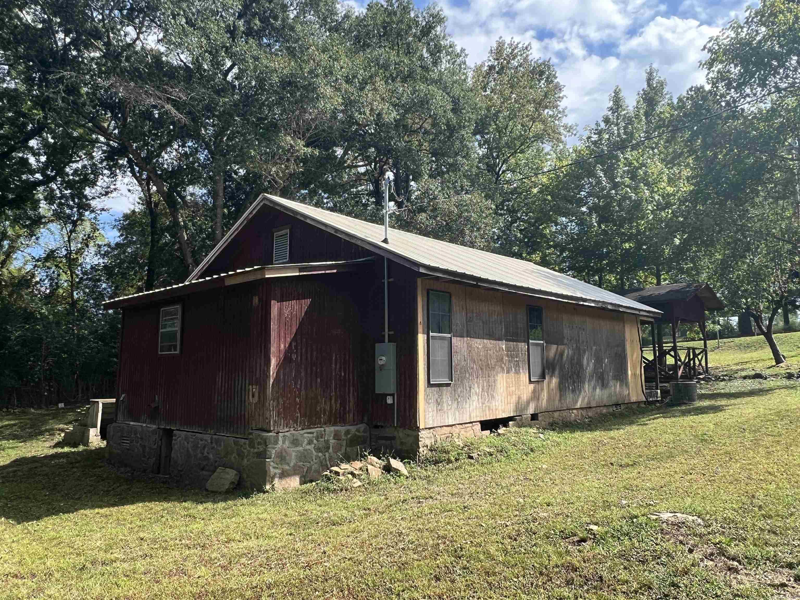 9757  Hwy 16 E  Shirley, AR