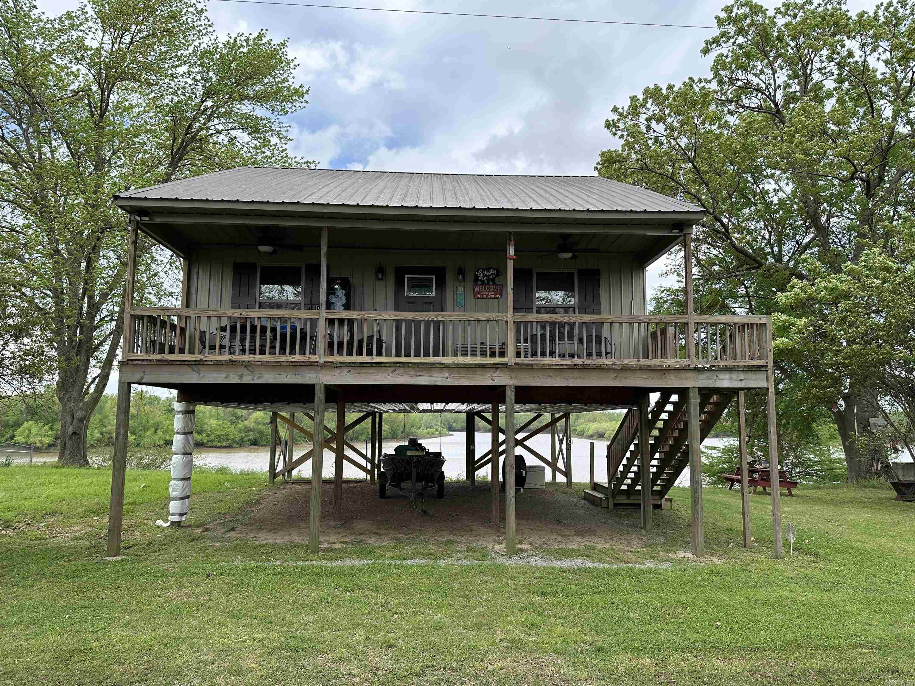 12704  Acorn  Reydell, AR