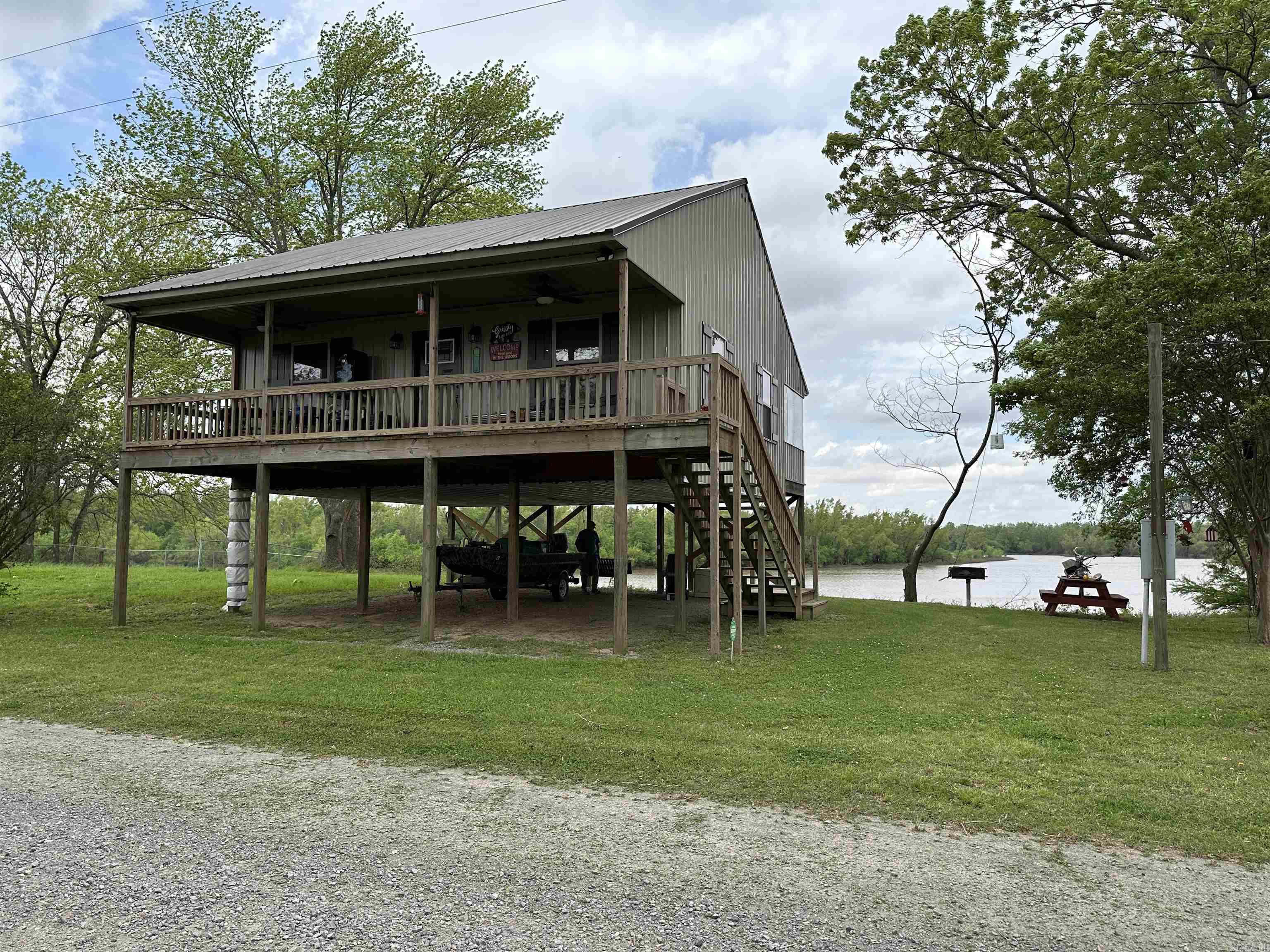 12704  Acorn  Reydell, AR
