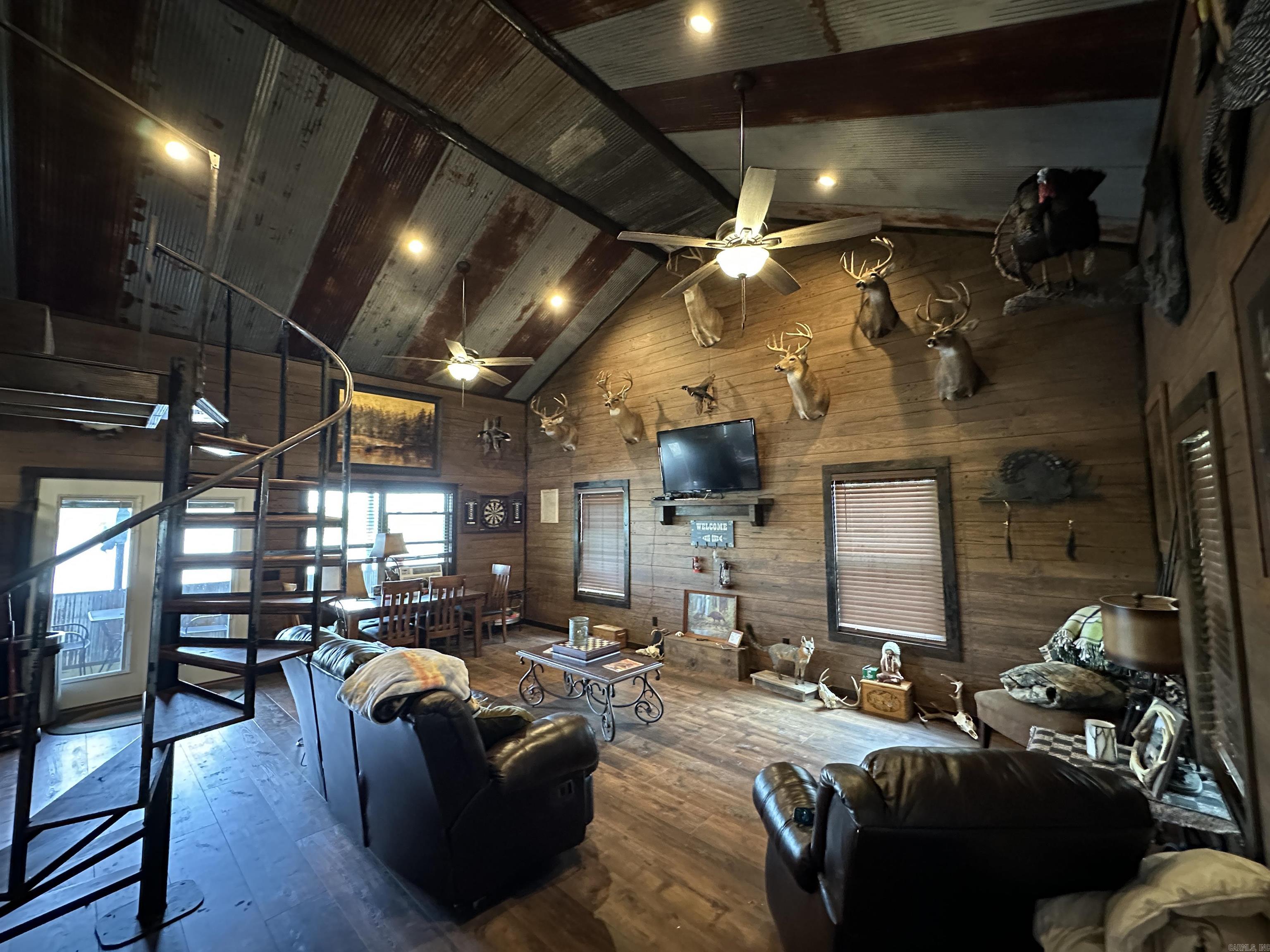 12704  Acorn  Reydell, AR
