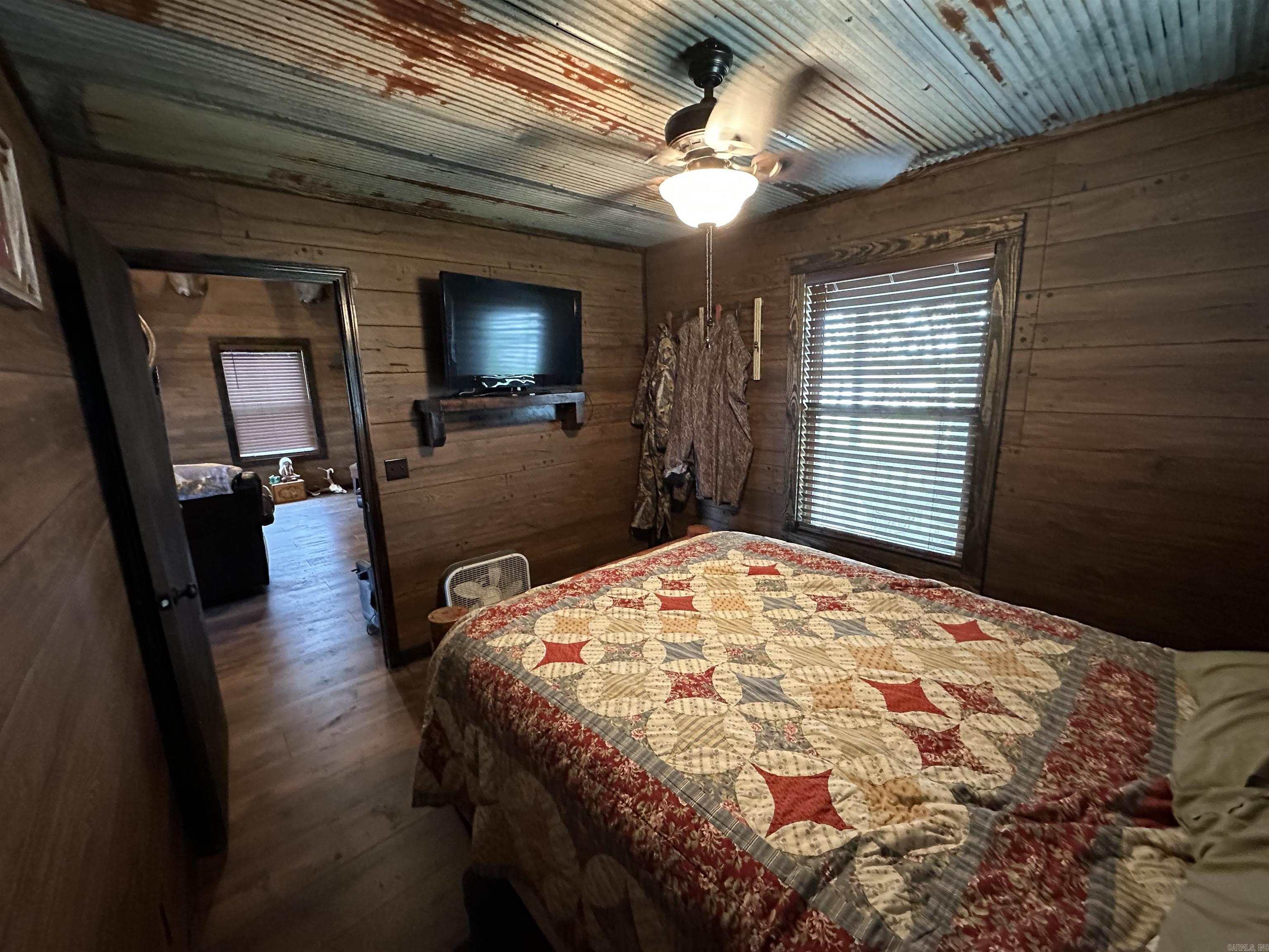 12704  Acorn  Reydell, AR
