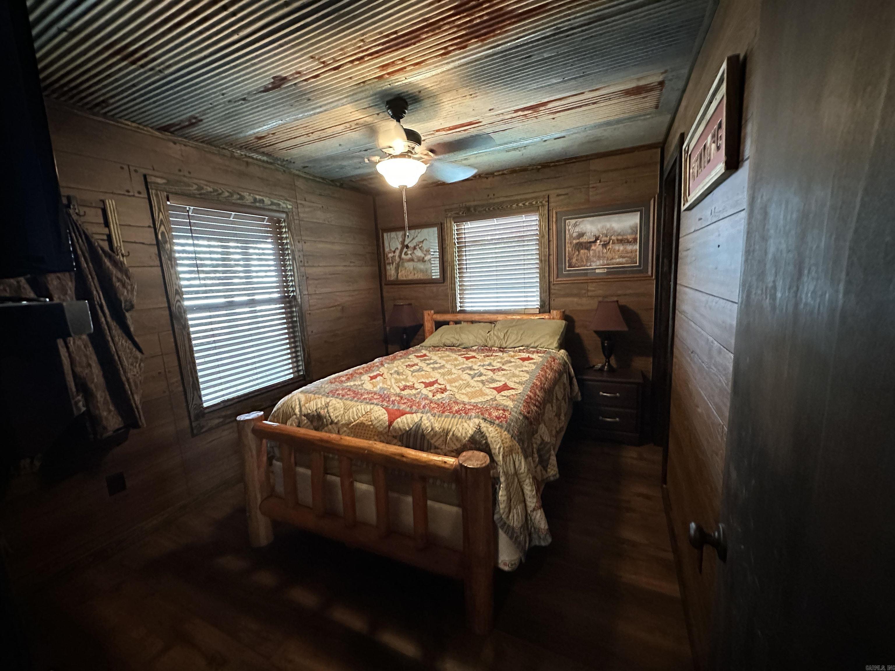12704  Acorn  Reydell, AR