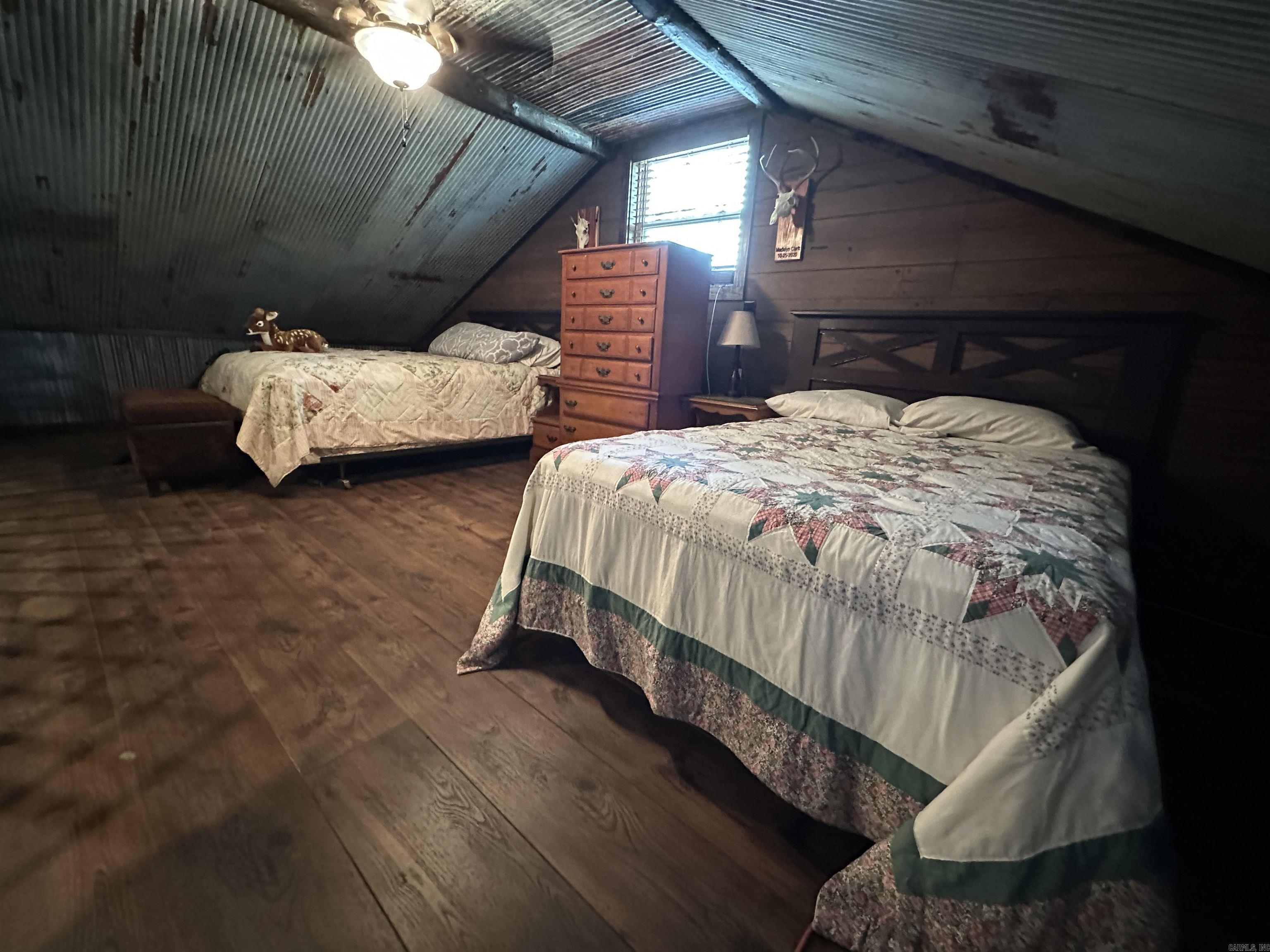 12704  Acorn  Reydell, AR