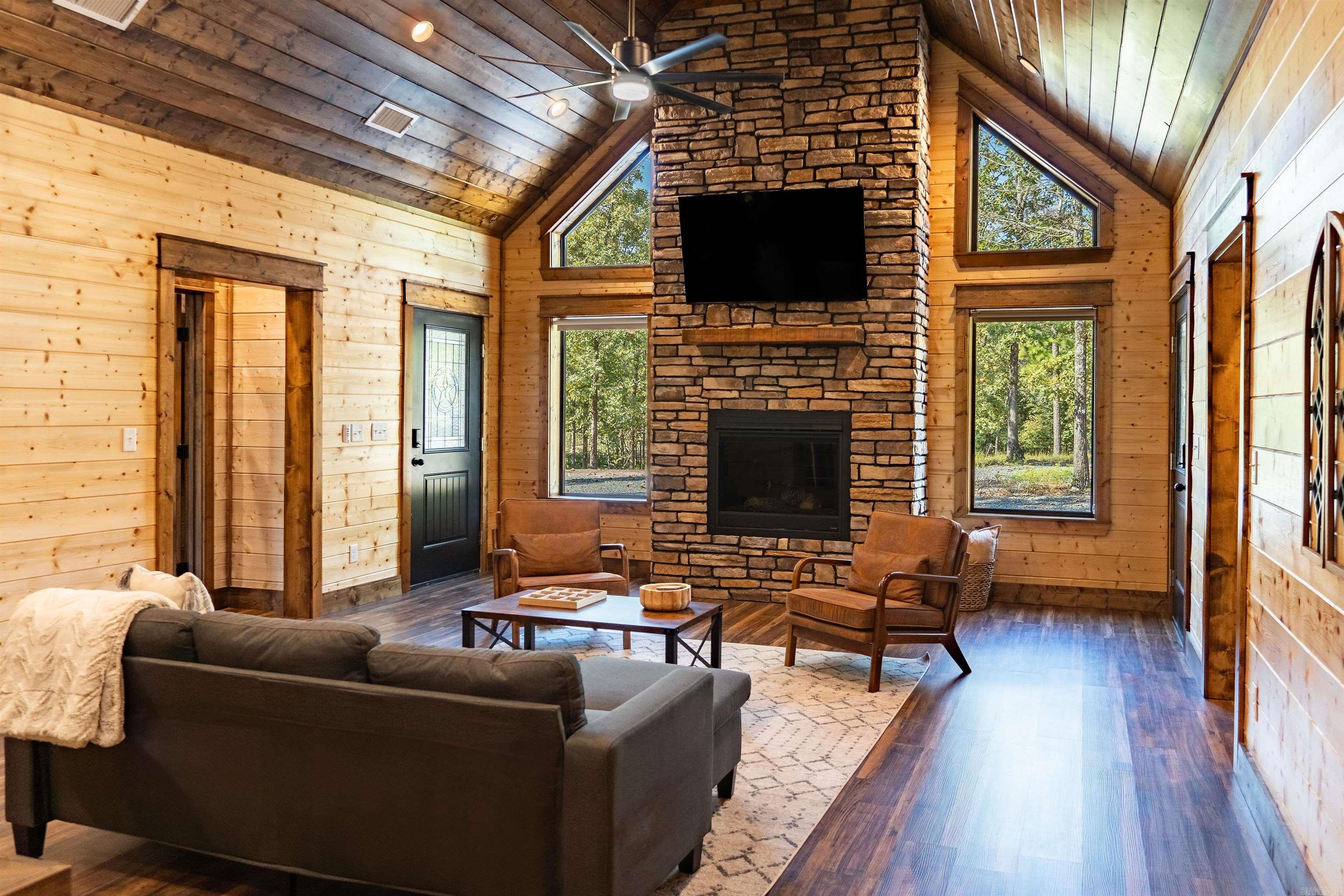 772  Hickory Post  Hochatown, OK