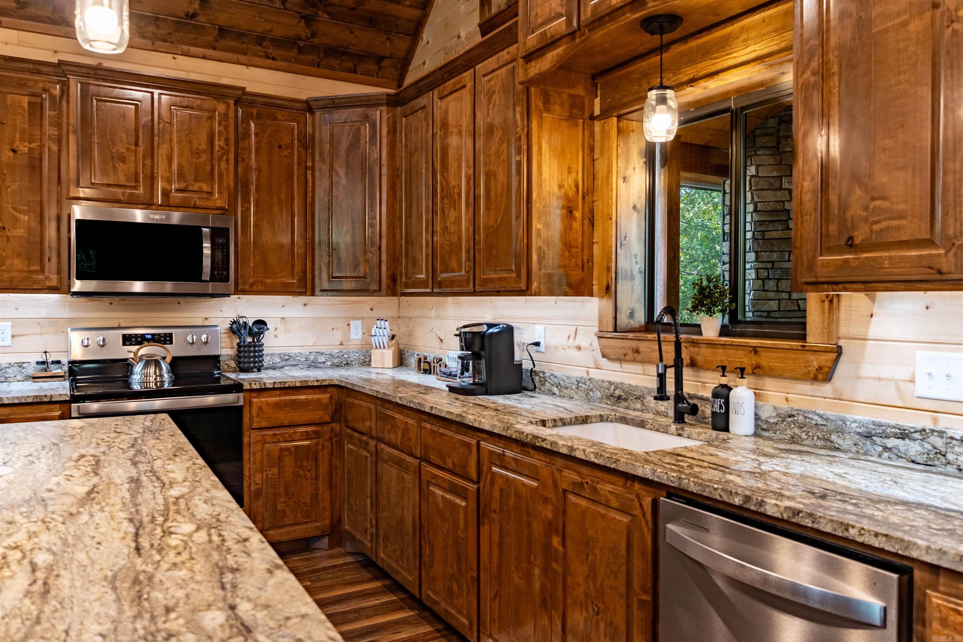 772  Hickory Post  Hochatown, OK