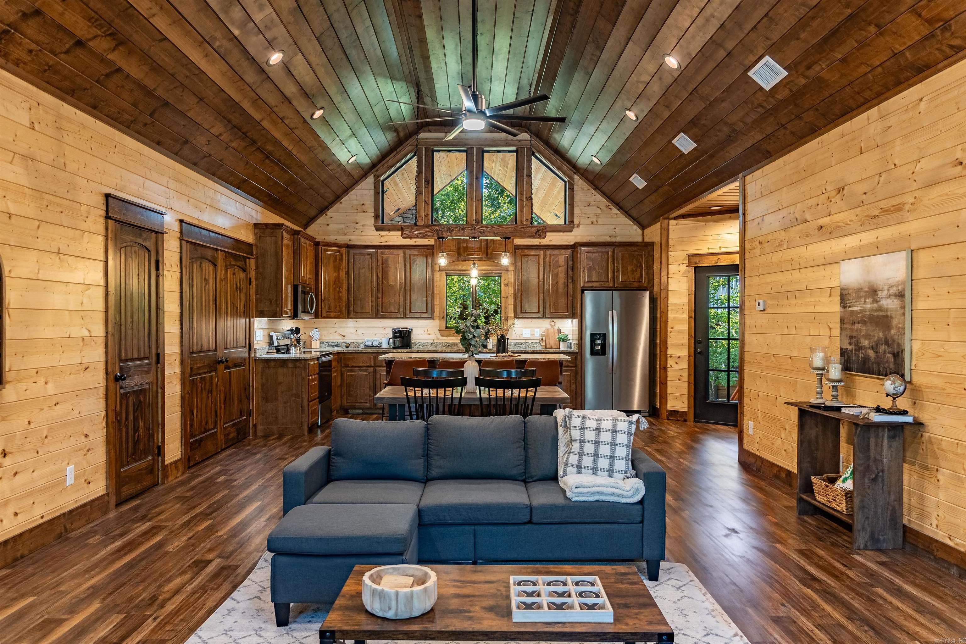 772  Hickory Post  Hochatown, OK