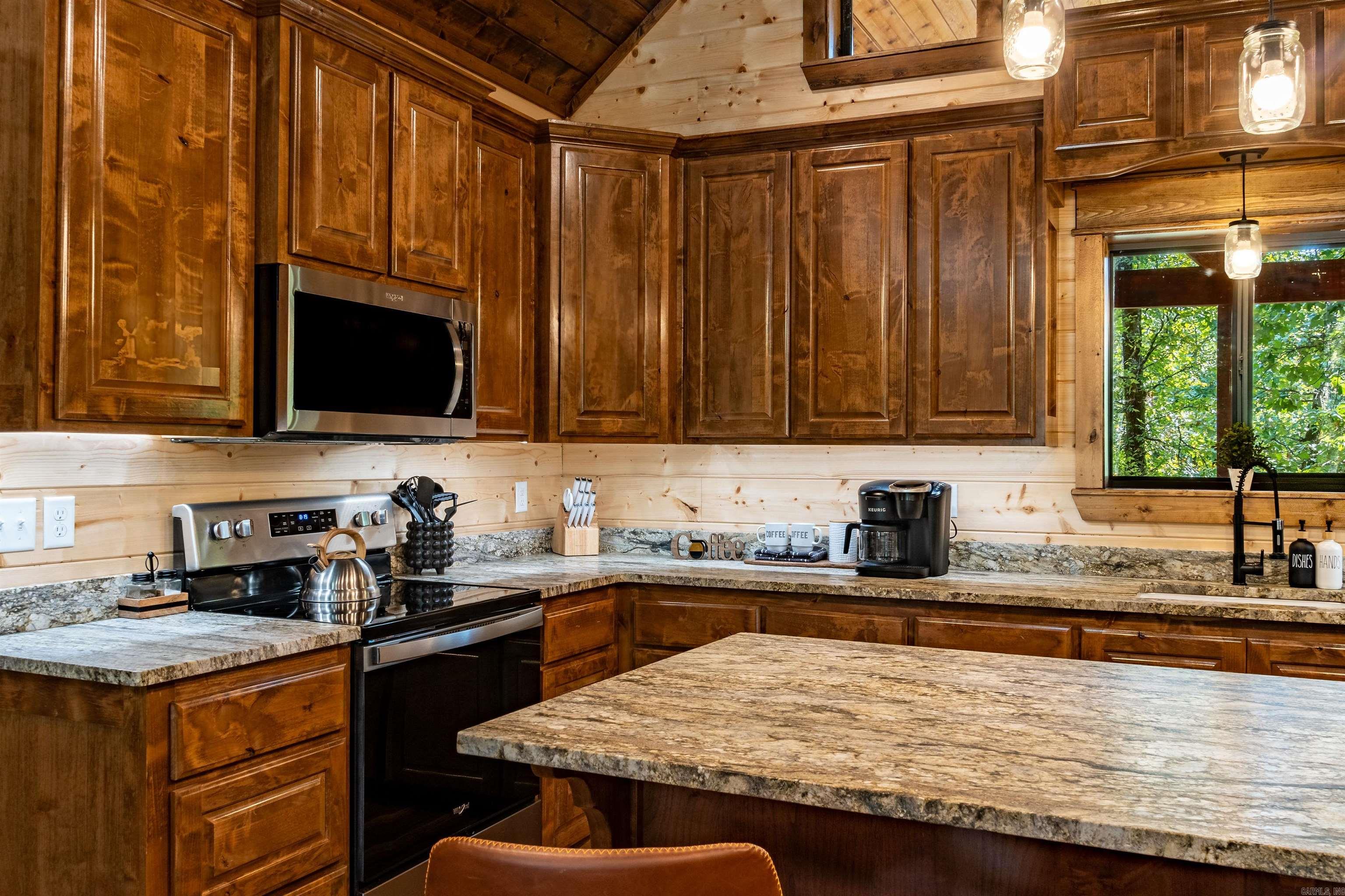 772  Hickory Post  Hochatown, OK