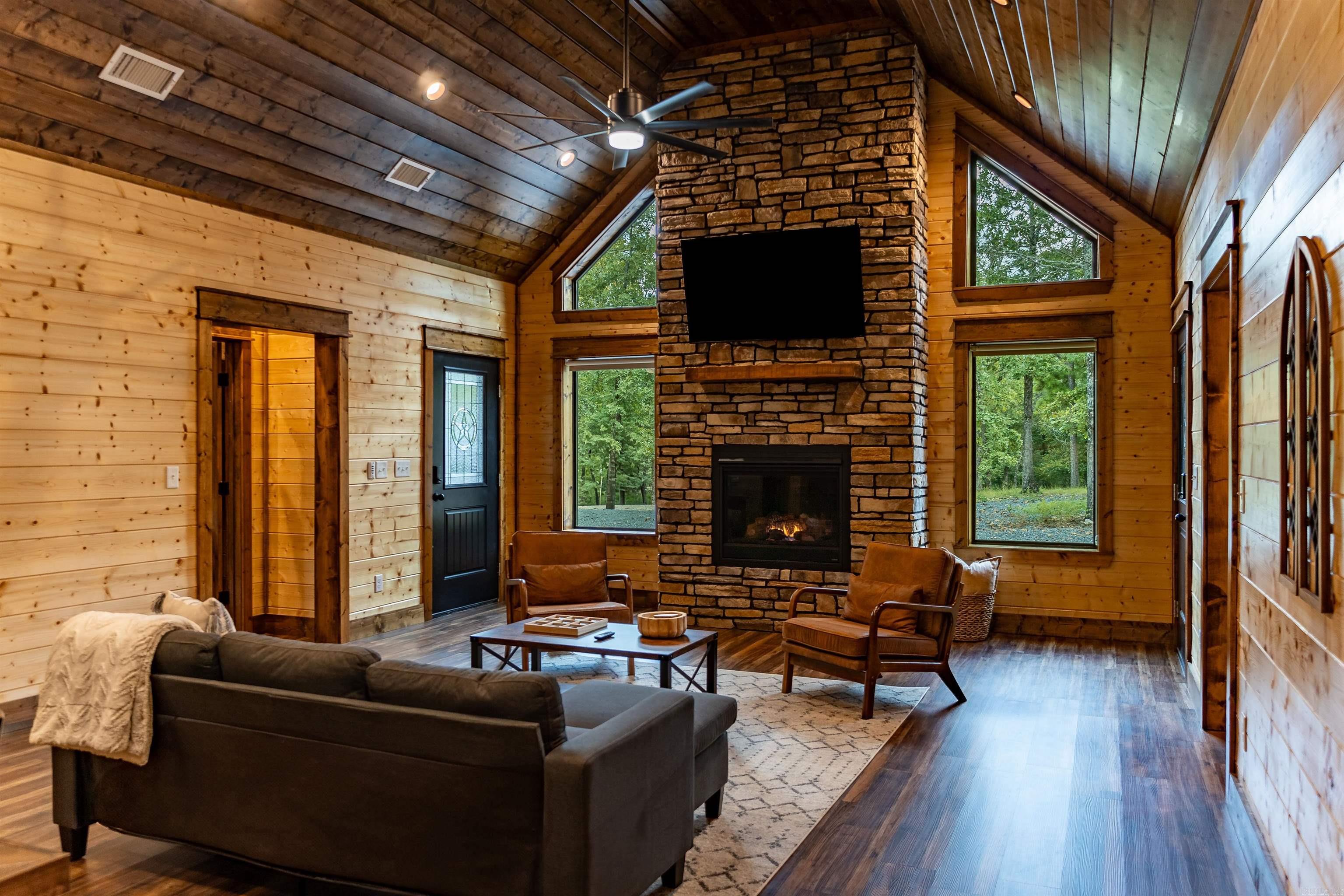 772  Hickory Post  Hochatown, OK