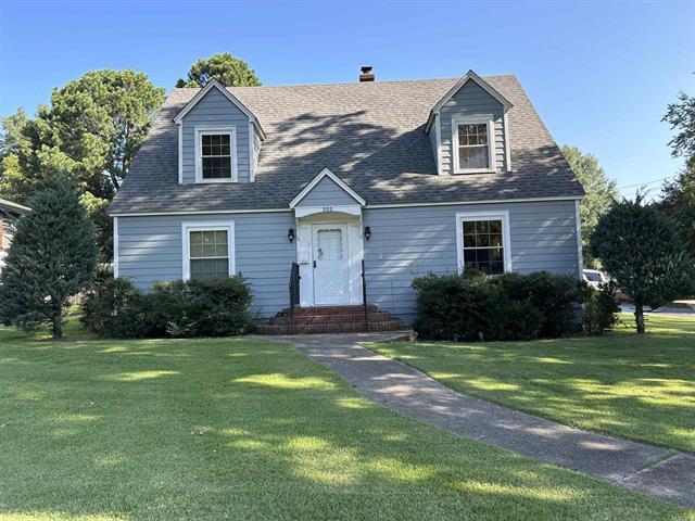 869 W Main  Piggott, AR