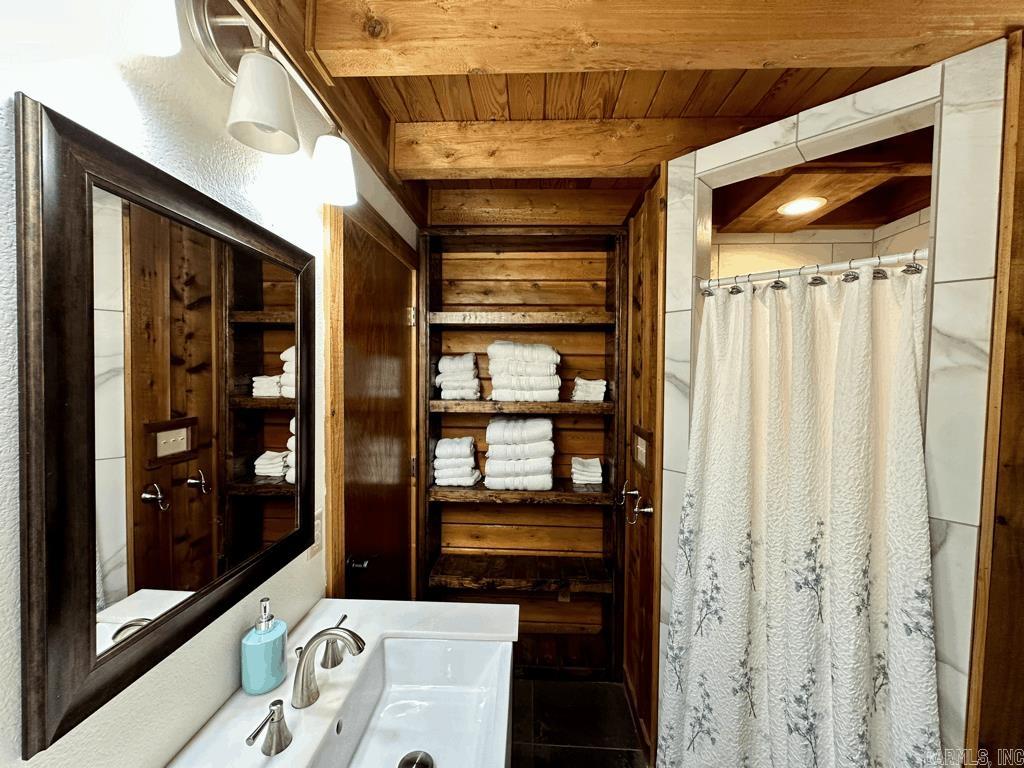 47  Chigger Hill  Story, AR