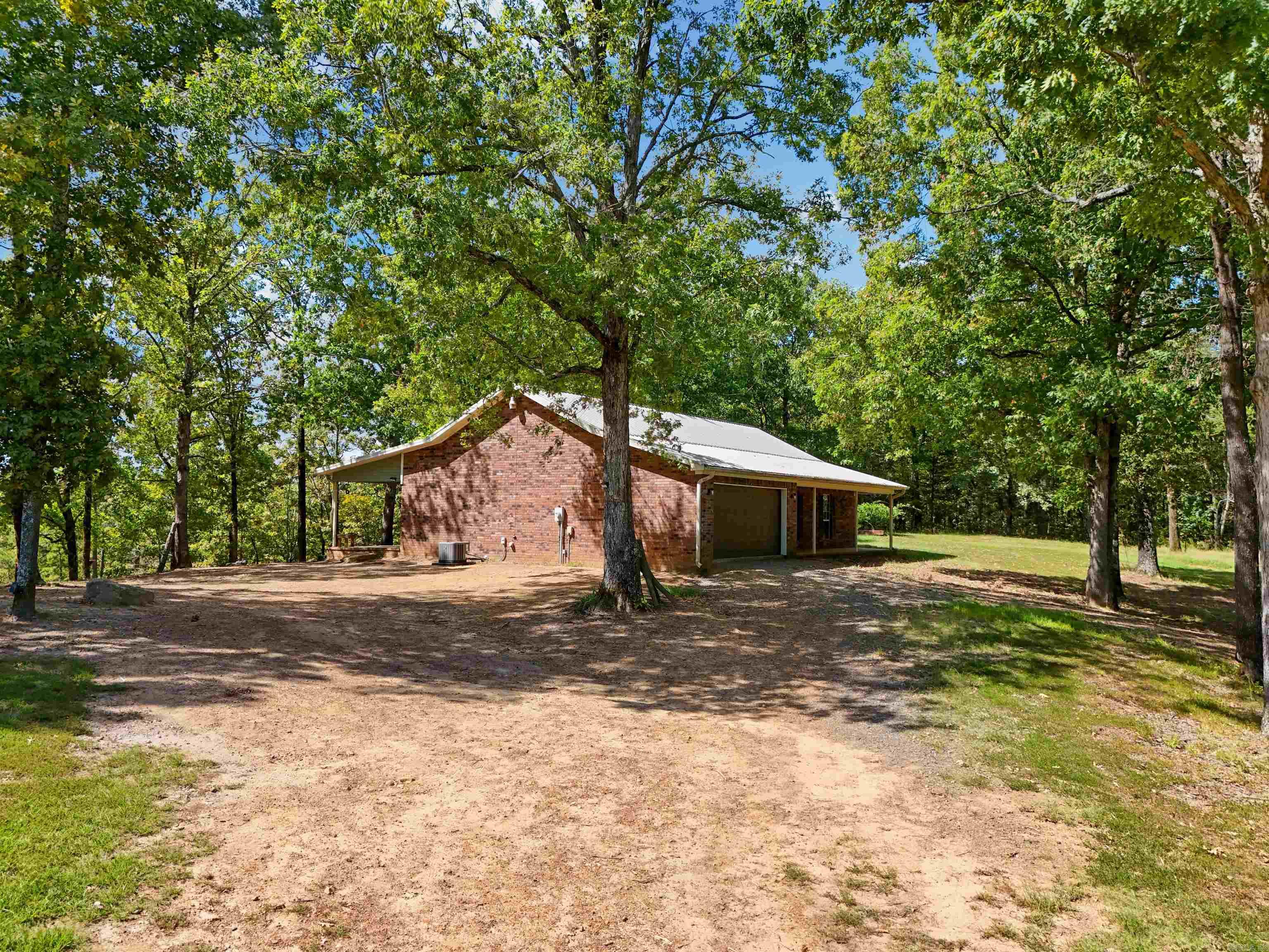 596 W Republican Road