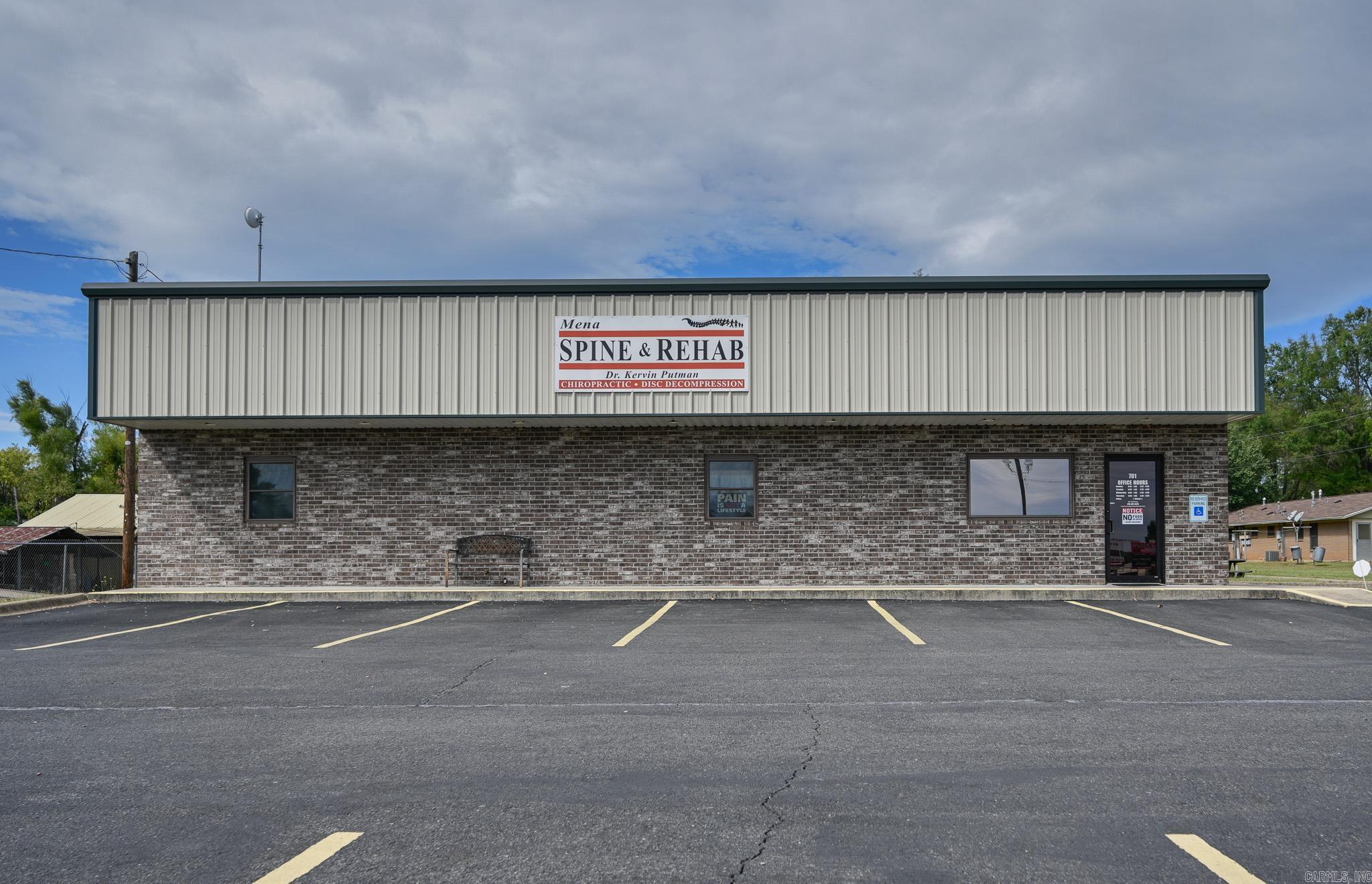 701 S Morrow  Mena, AR