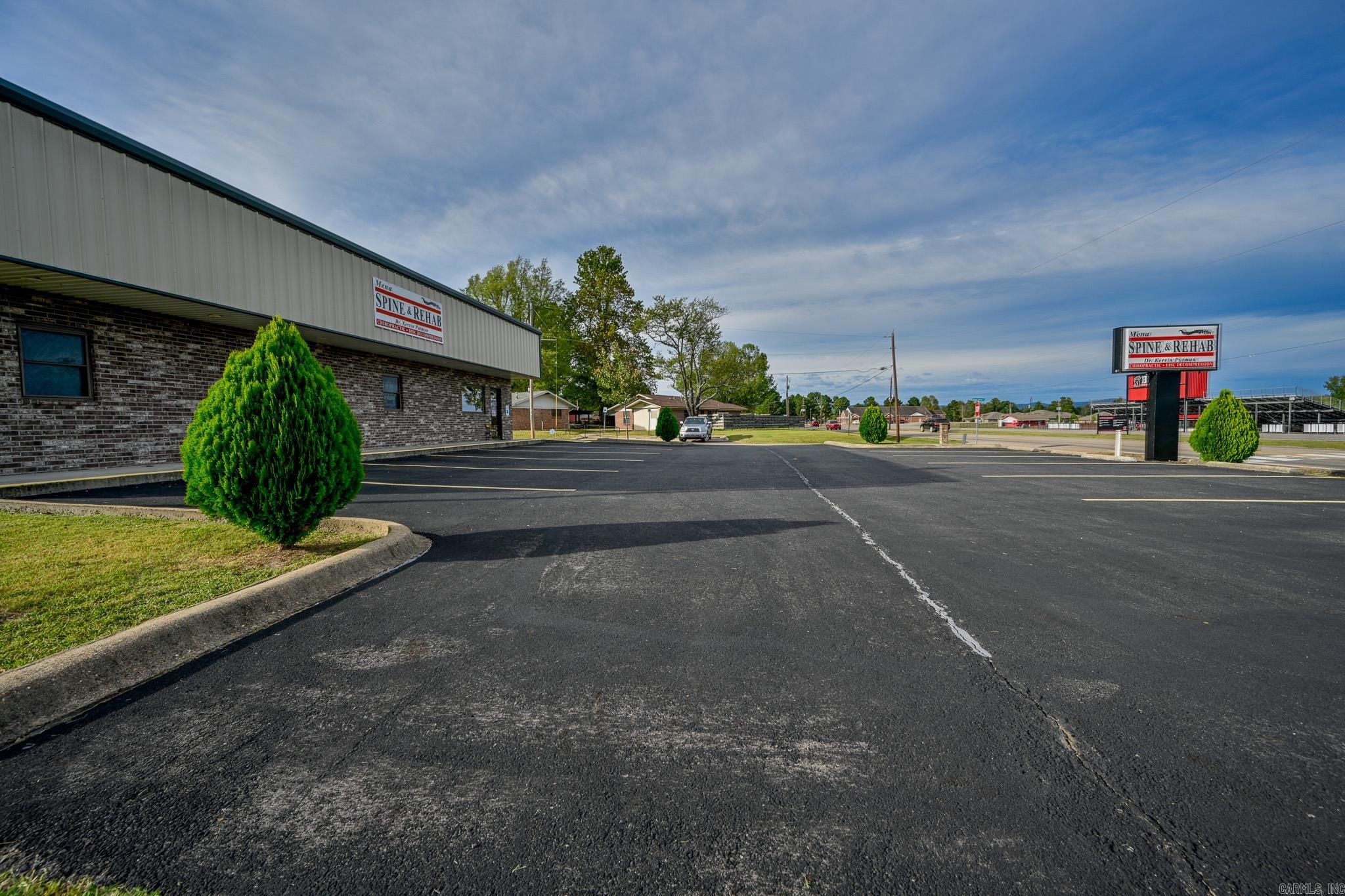 701 S Morrow  Mena, AR