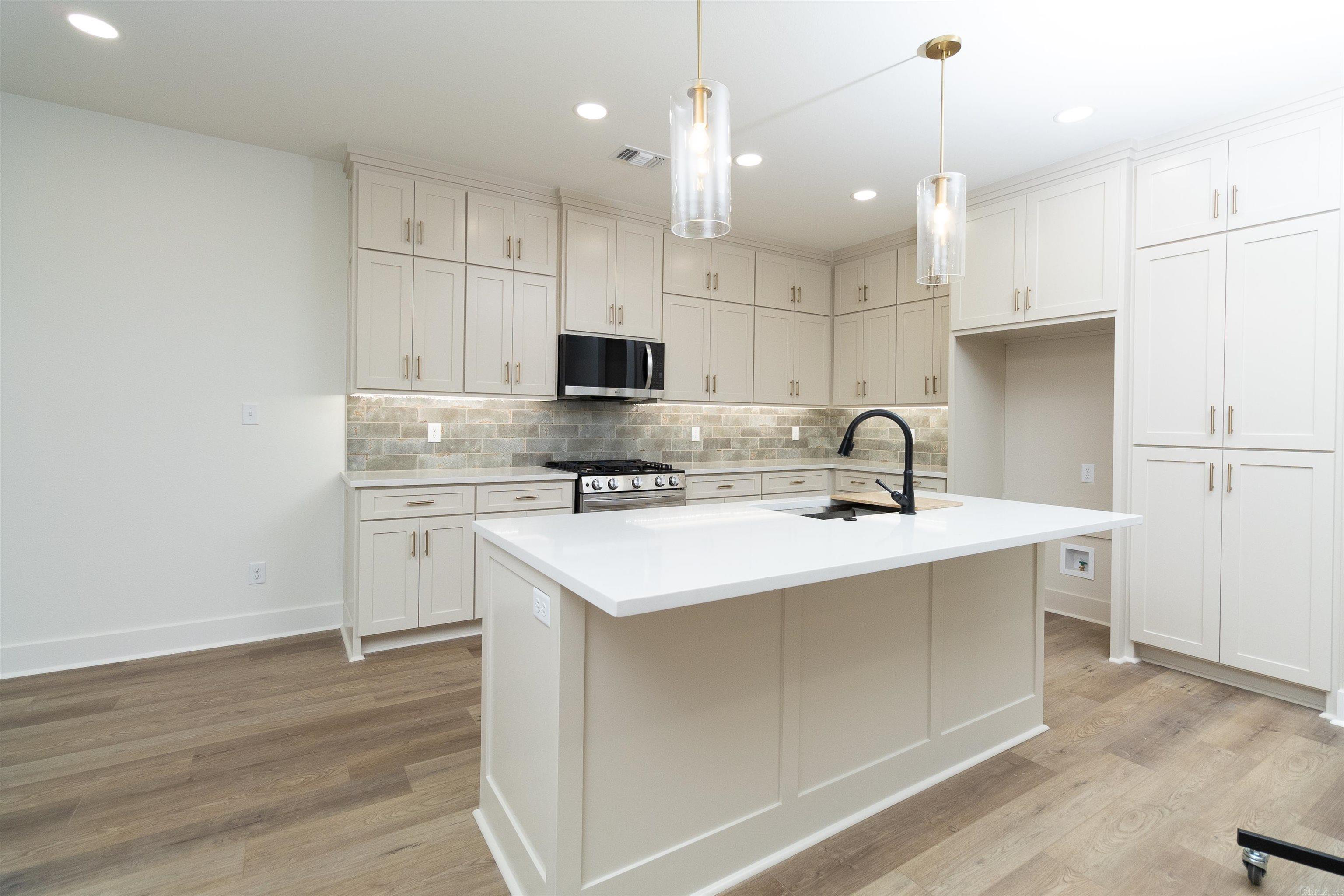 21041 Kinsley  Hensley, AR