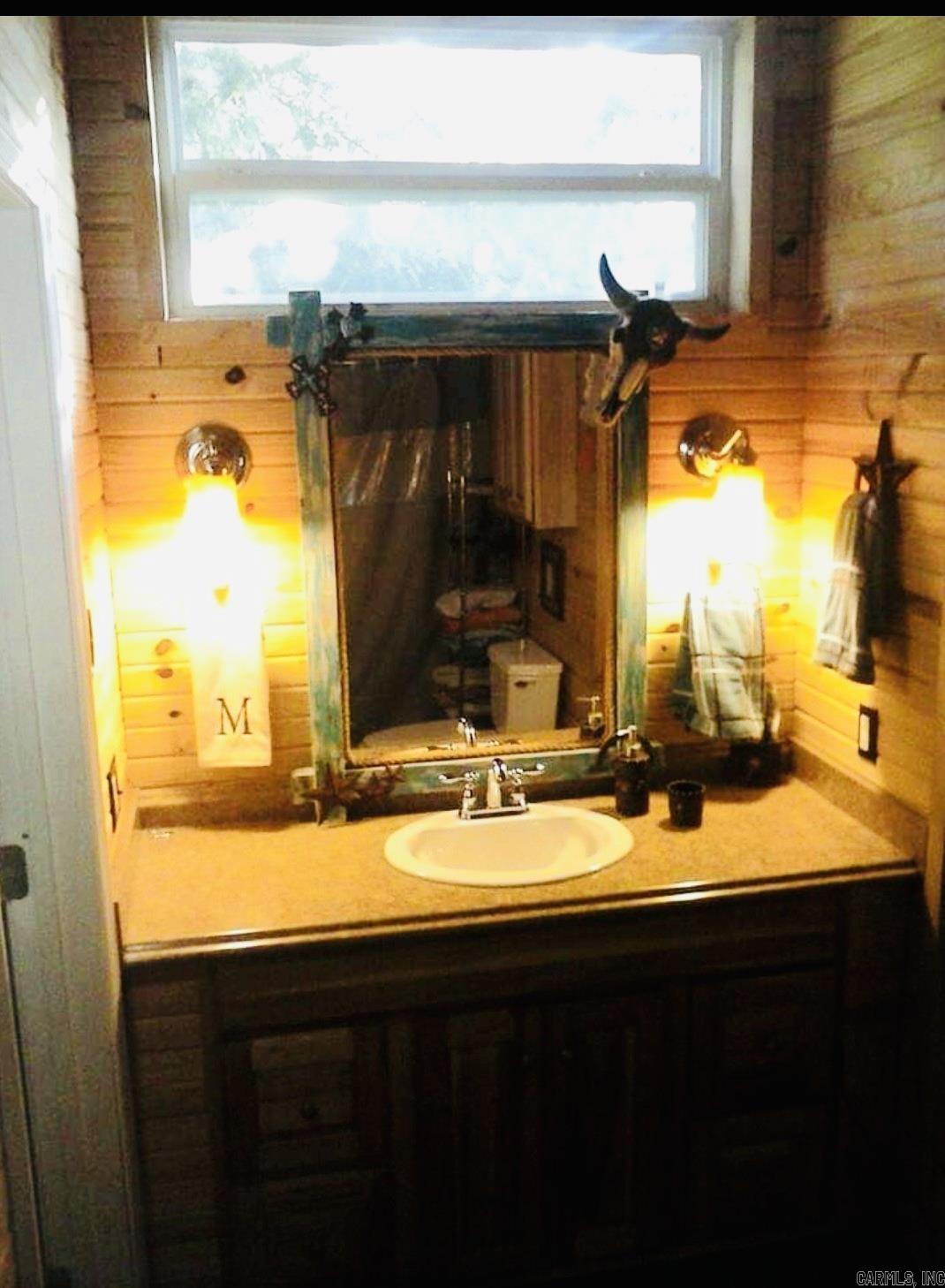 101  Circle M  Mountain View, AR