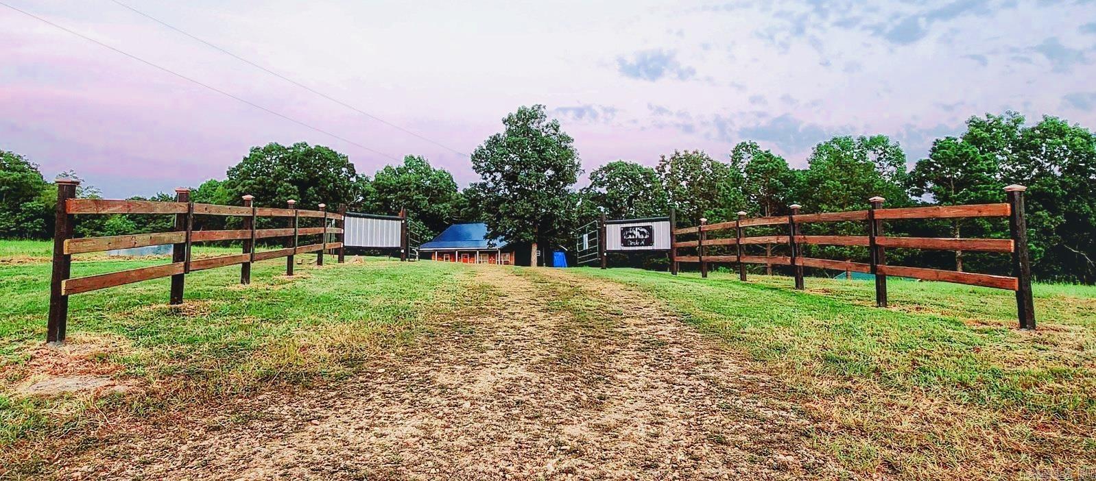 101  Circle M  Mountain View, AR