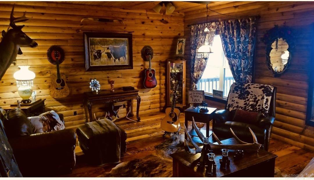 101  Circle M  Mountain View, AR