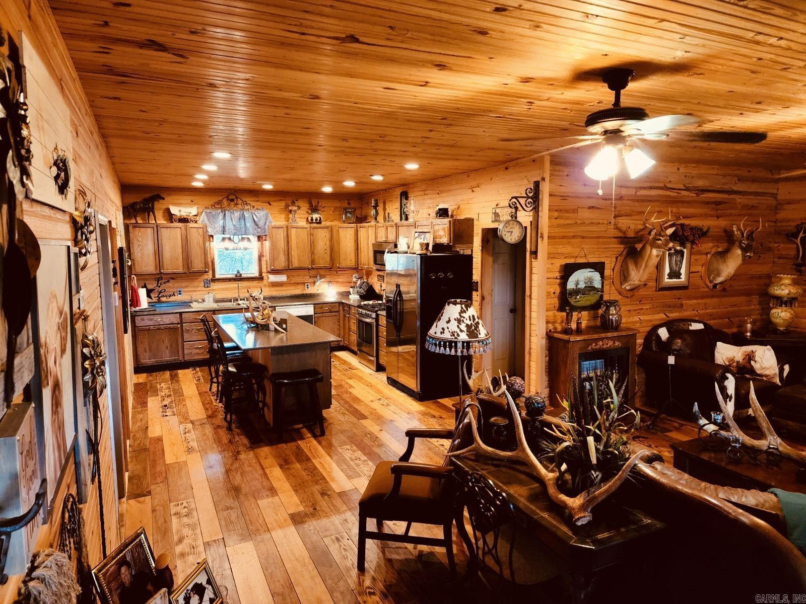 101  Circle M  Mountain View, AR