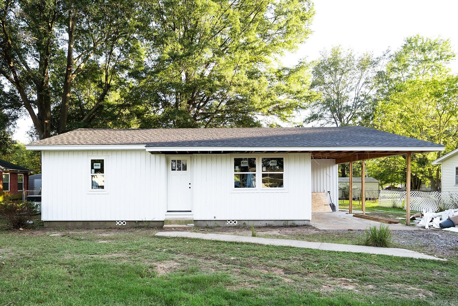 302 E Mississippi Street