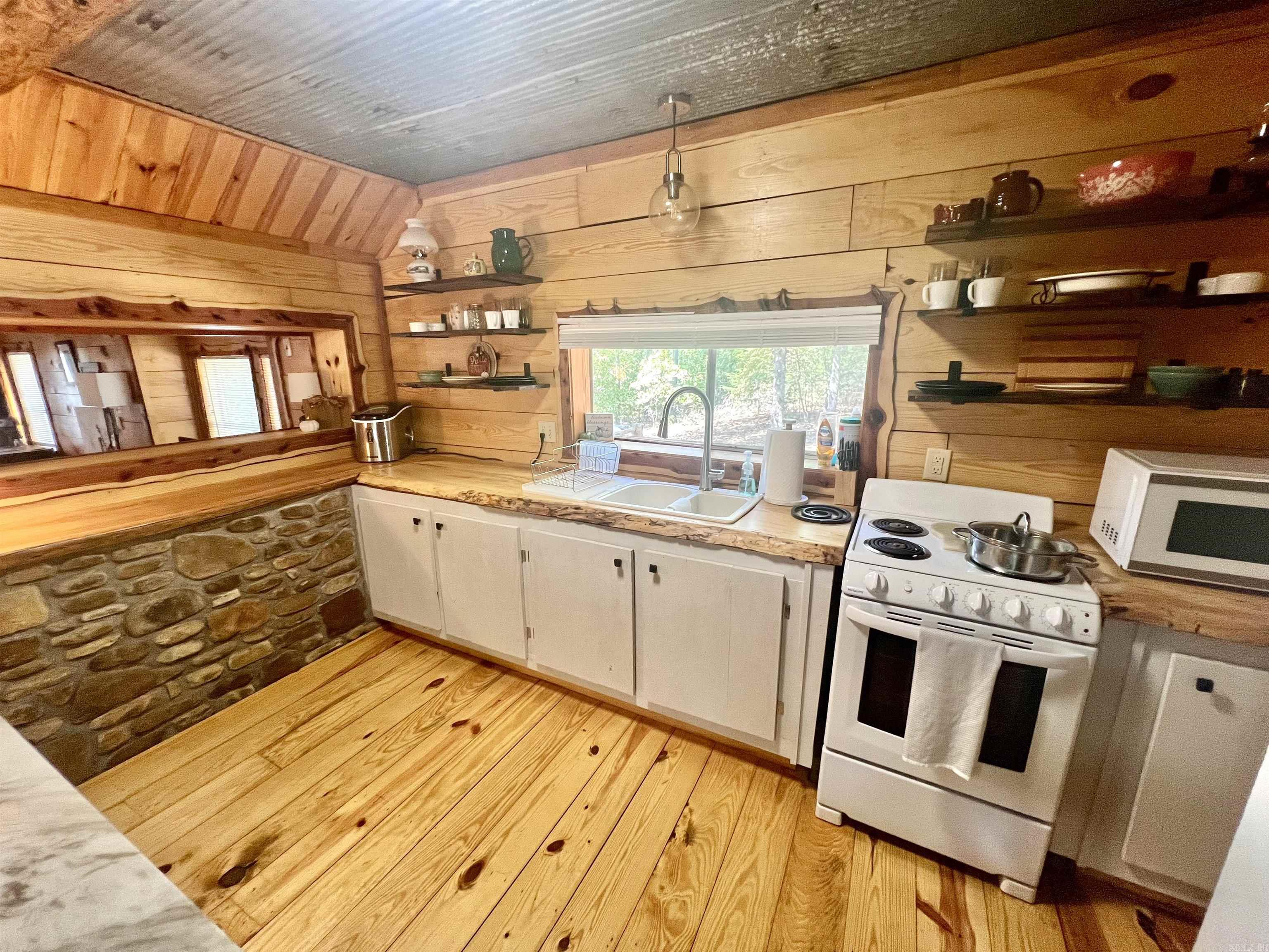 7388  Hwy 87  Mountain View, AR
