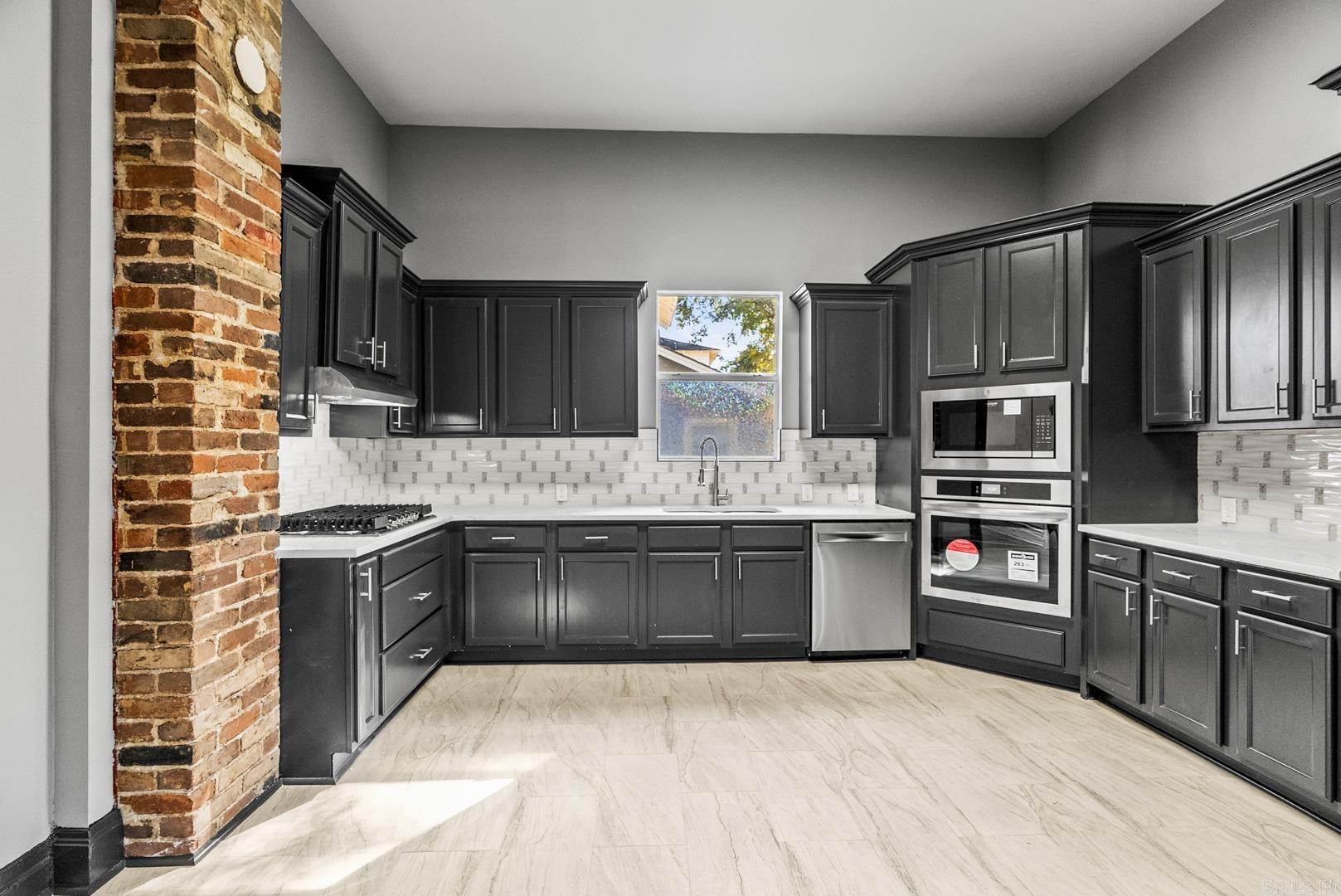923 W Charles Bussey  Little Rock, AR