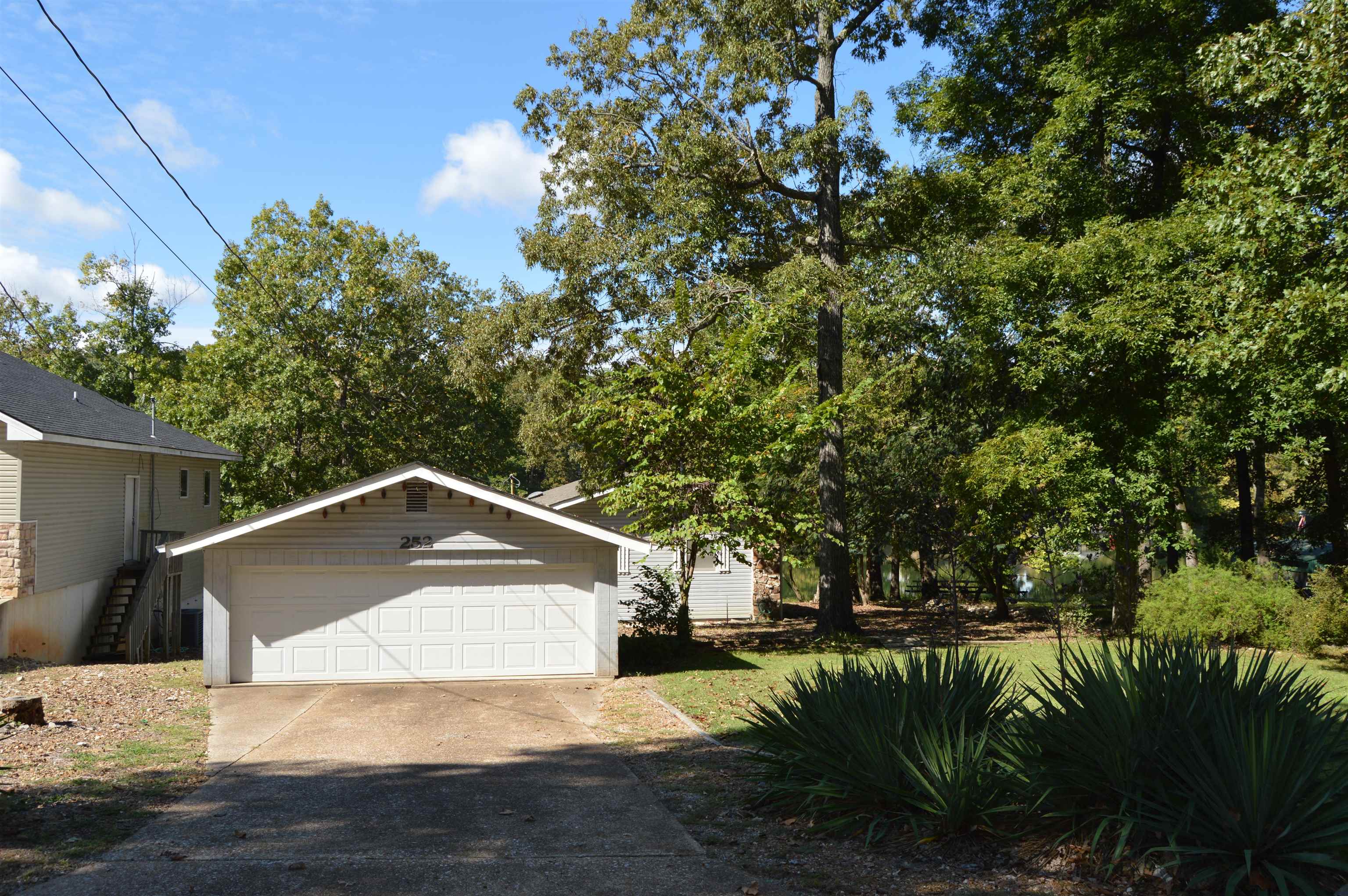 252 E Lakeshore Drive Cherokee Village, AR 72529