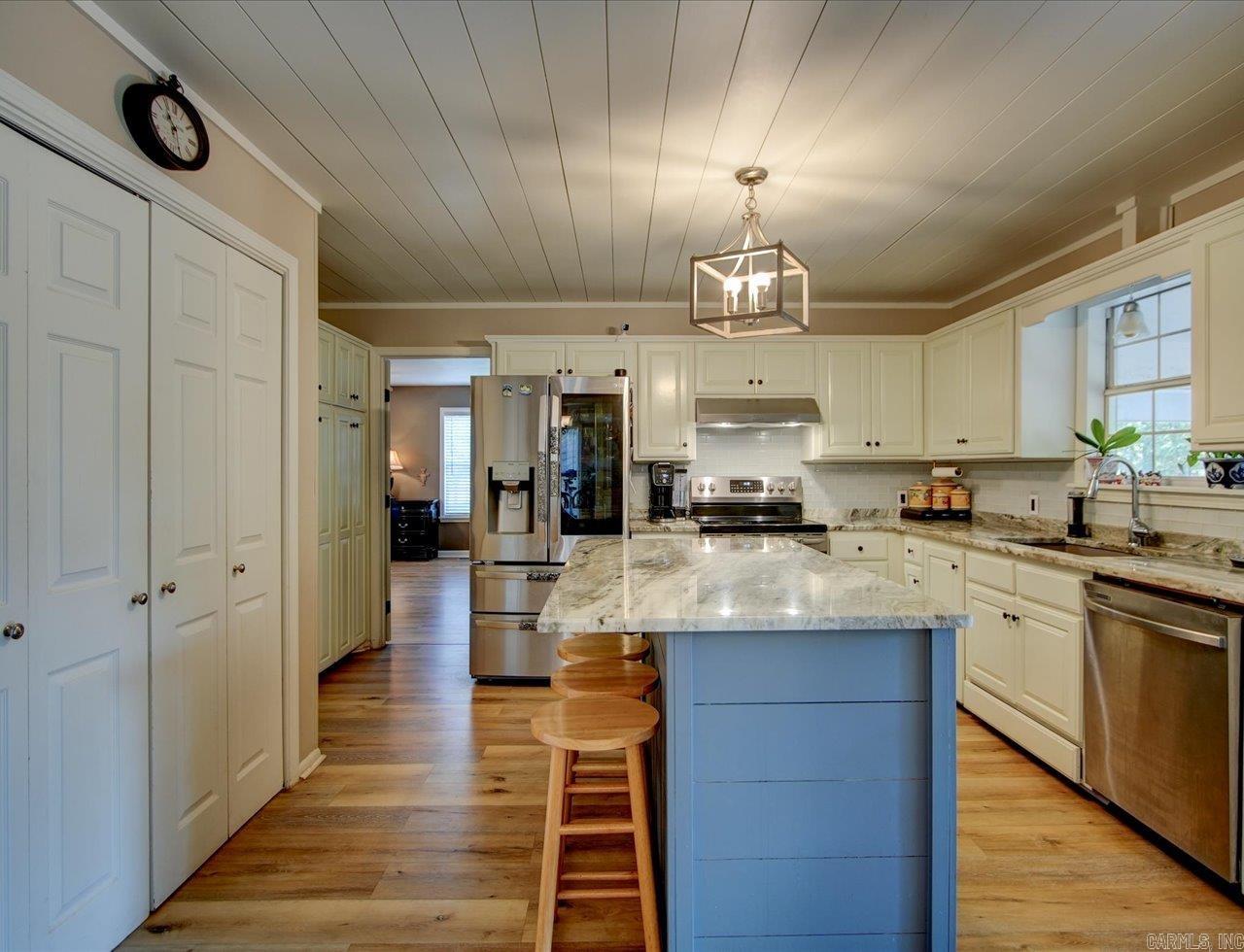 206 INDEPENDENCE Drive Hot Springs, AR 71913-0000