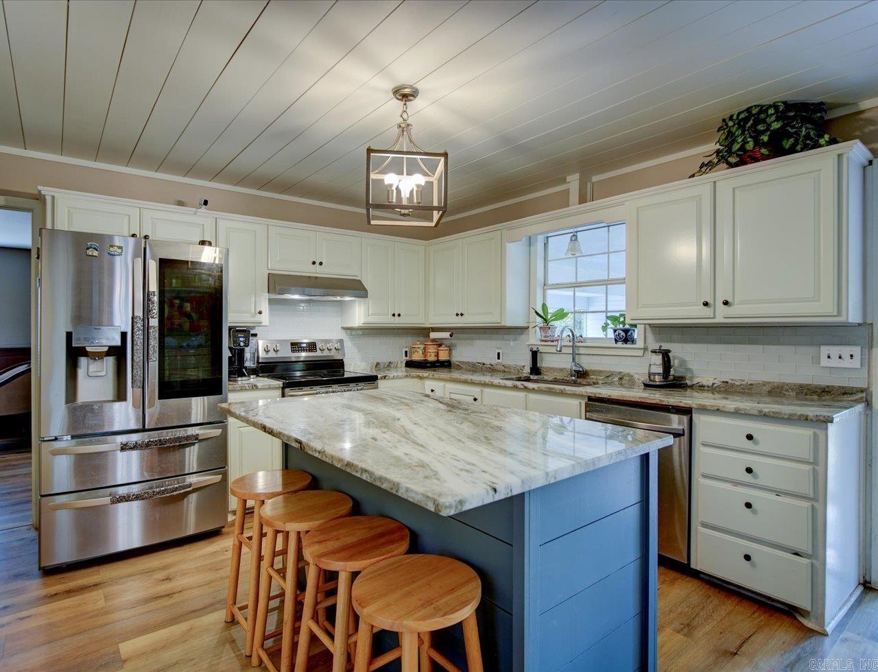206 INDEPENDENCE Drive Hot Springs, AR 71913-0000