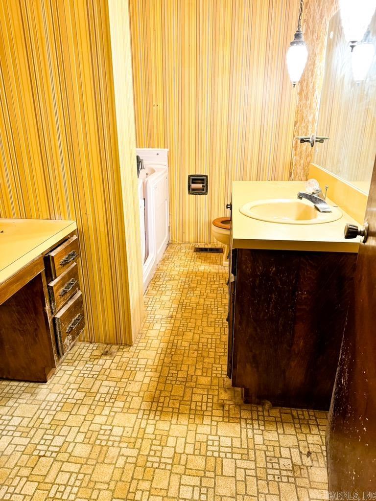105  Burroughs  Hot Springs, AR