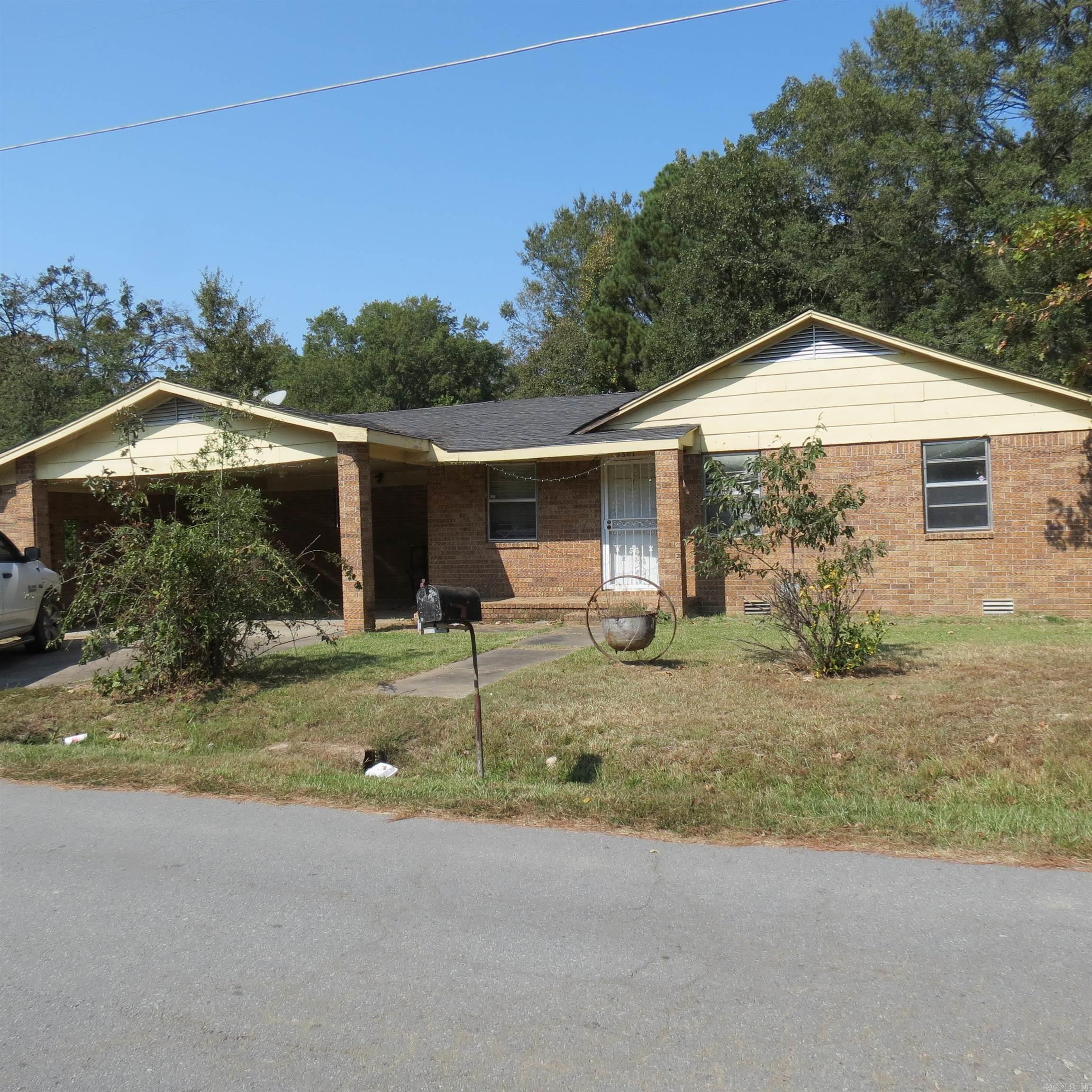 5801 W 7th  Pine Bluff, AR