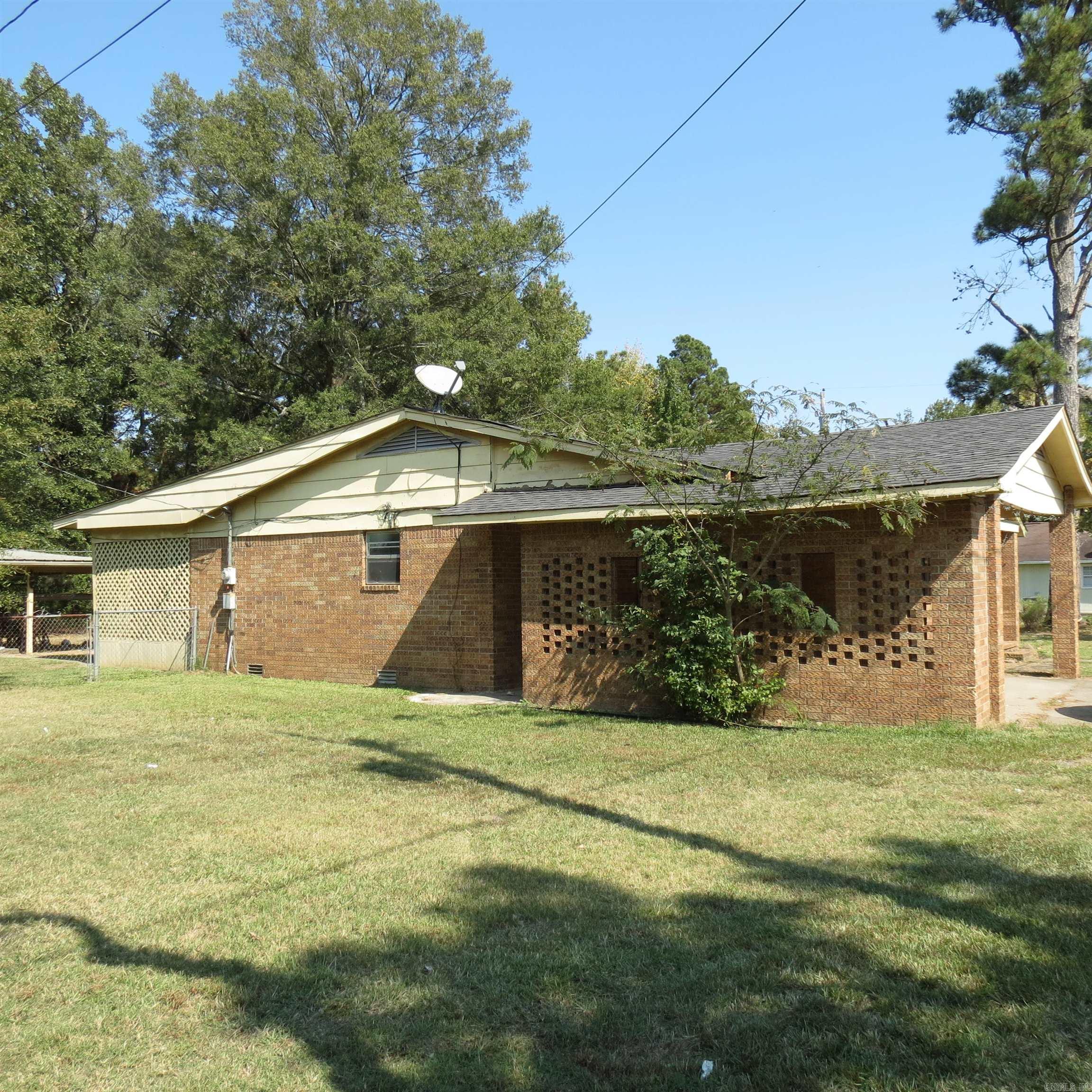 5801 W 7th  Pine Bluff, AR