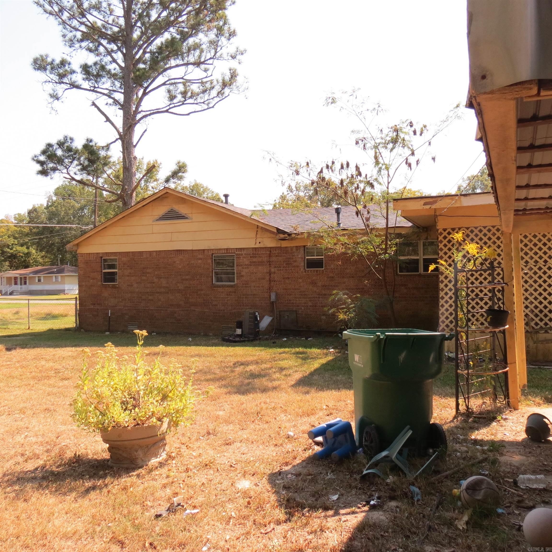 5801 W 7th  Pine Bluff, AR