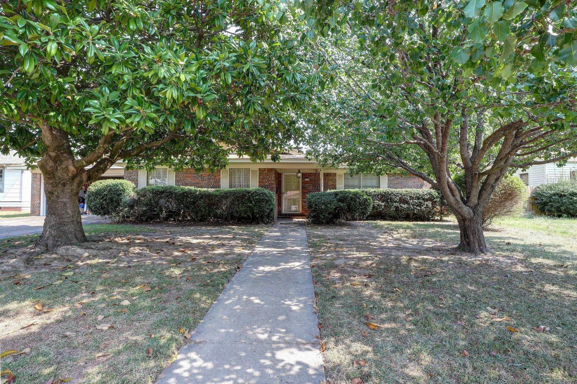 4104 Magnolia St.