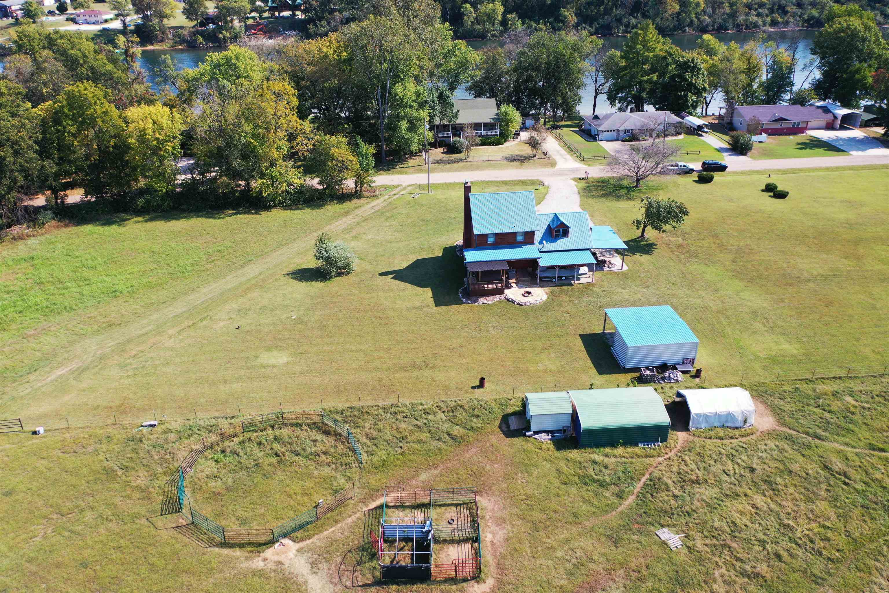 1275 Riverview Drive Norfork, AR 72658
