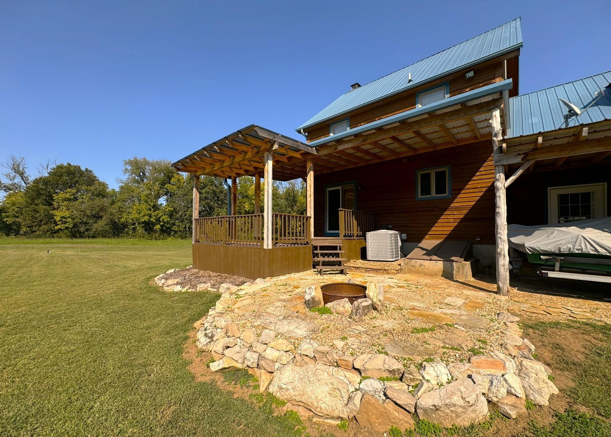 1275 Riverview Drive Norfork, AR 72658