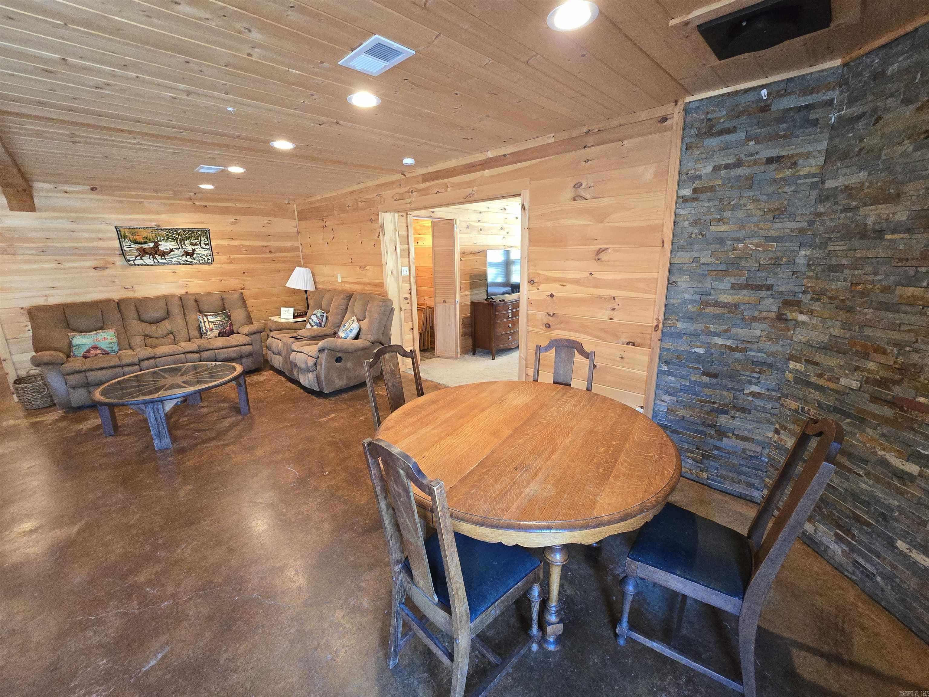 3189  Brownsville Rd  Greers Ferry, AR