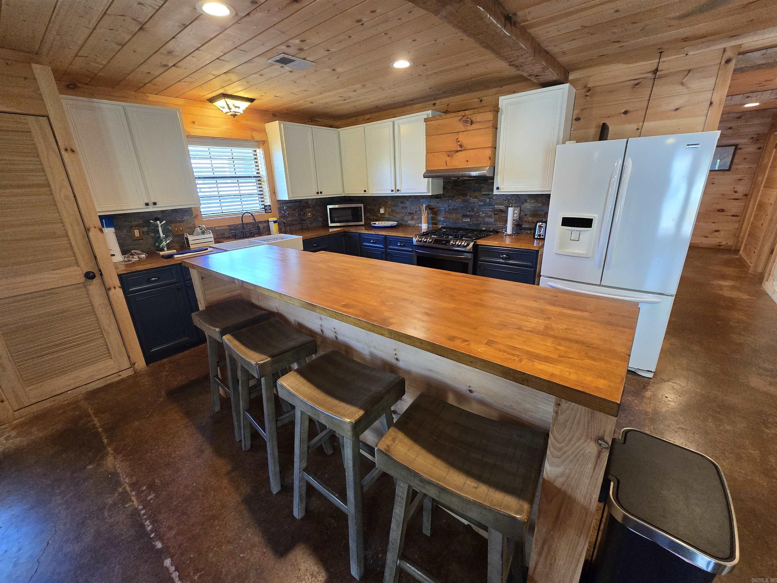 3189  Brownsville Rd  Greers Ferry, AR