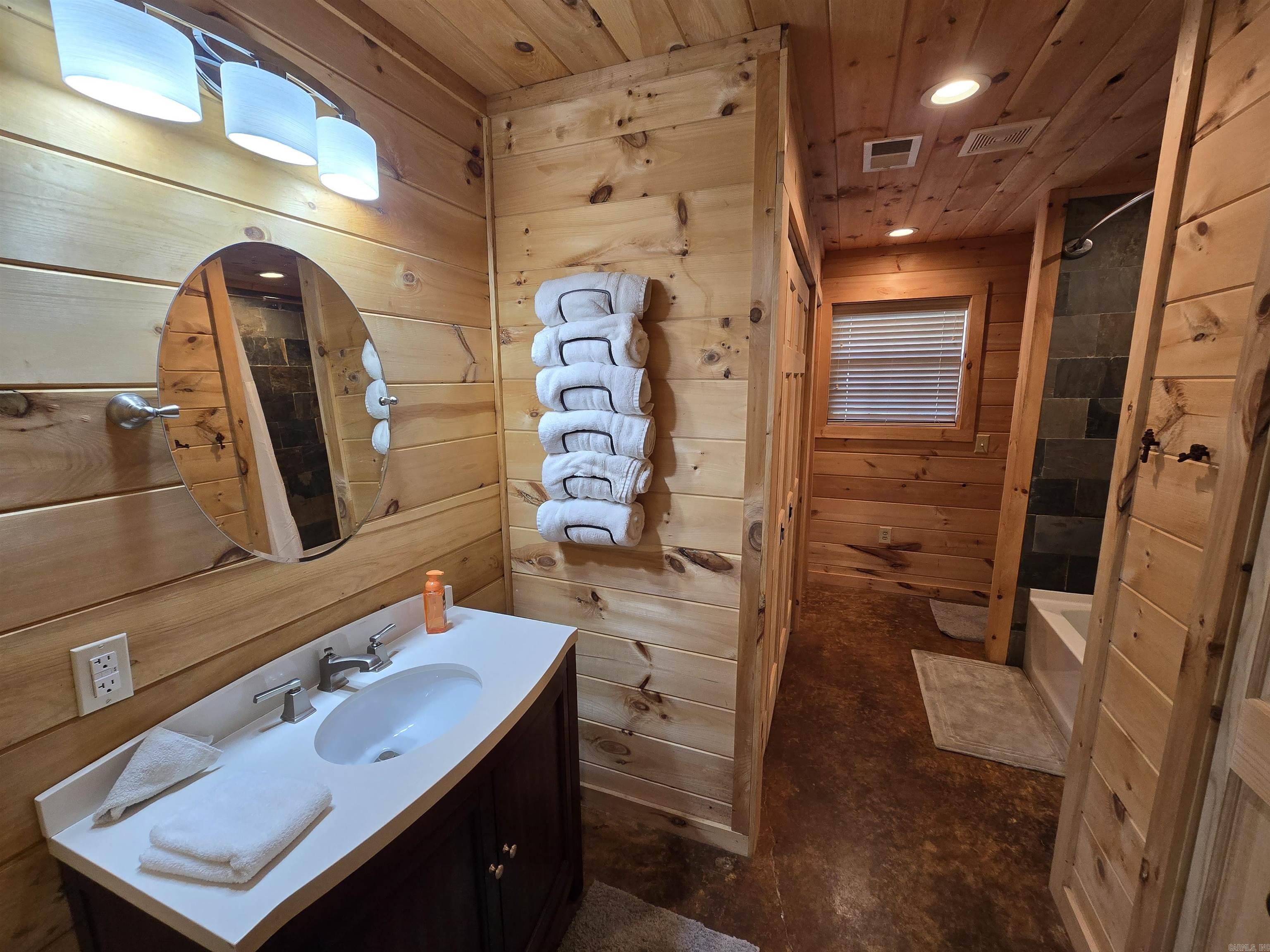 3189  Brownsville Rd  Greers Ferry, AR