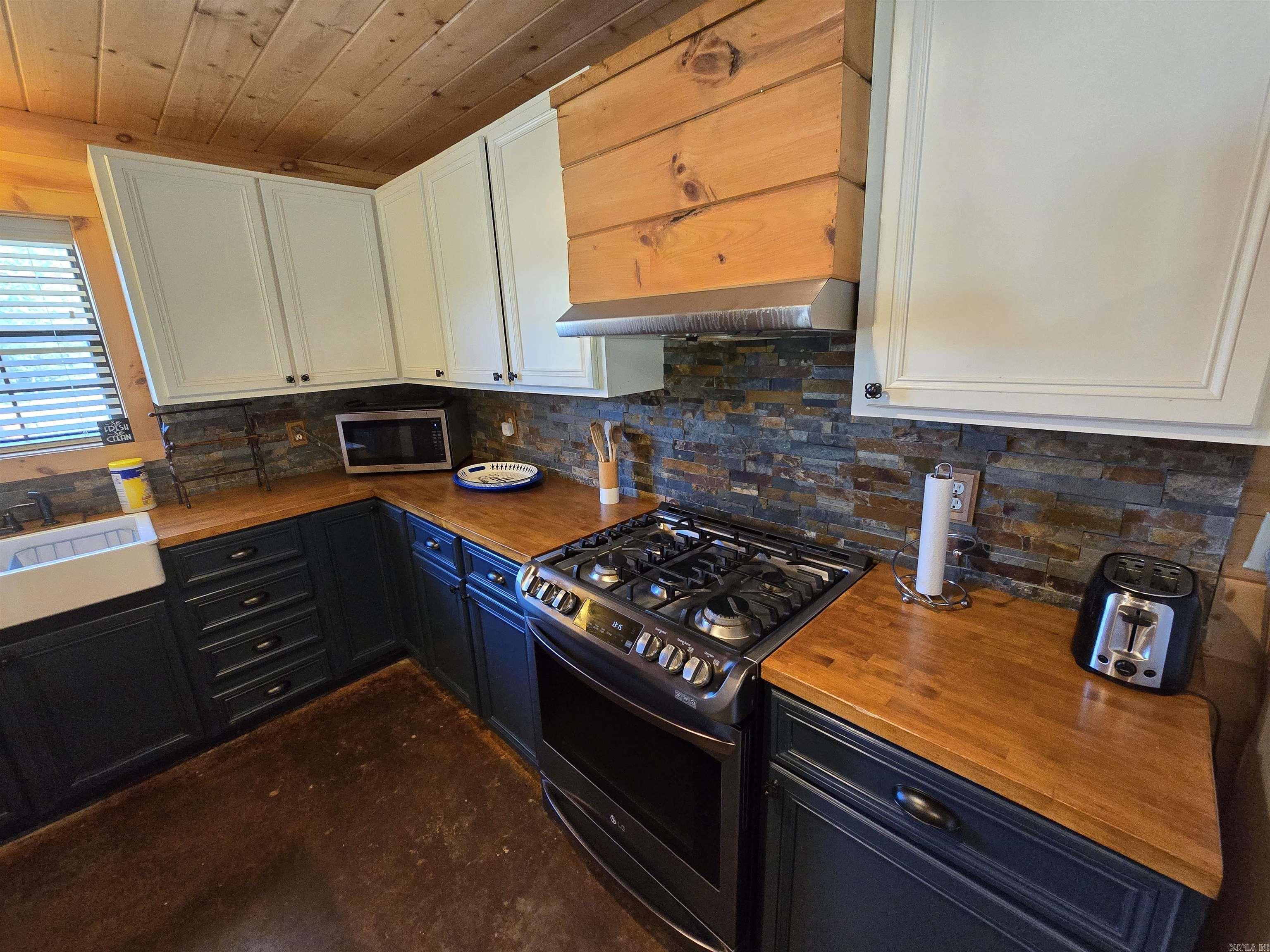 3189  Brownsville Rd  Greers Ferry, AR