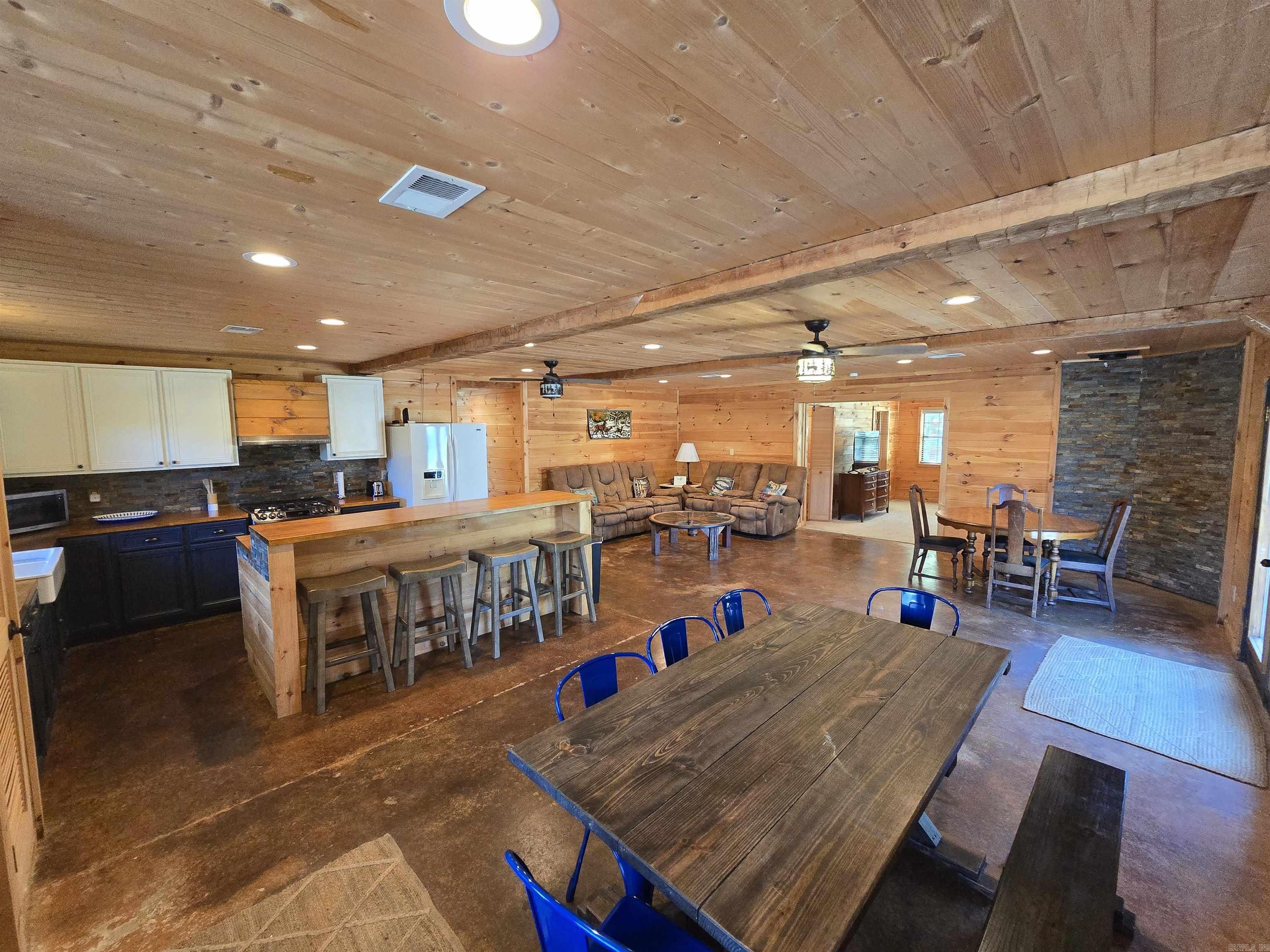 3189  Brownsville Rd  Greers Ferry, AR
