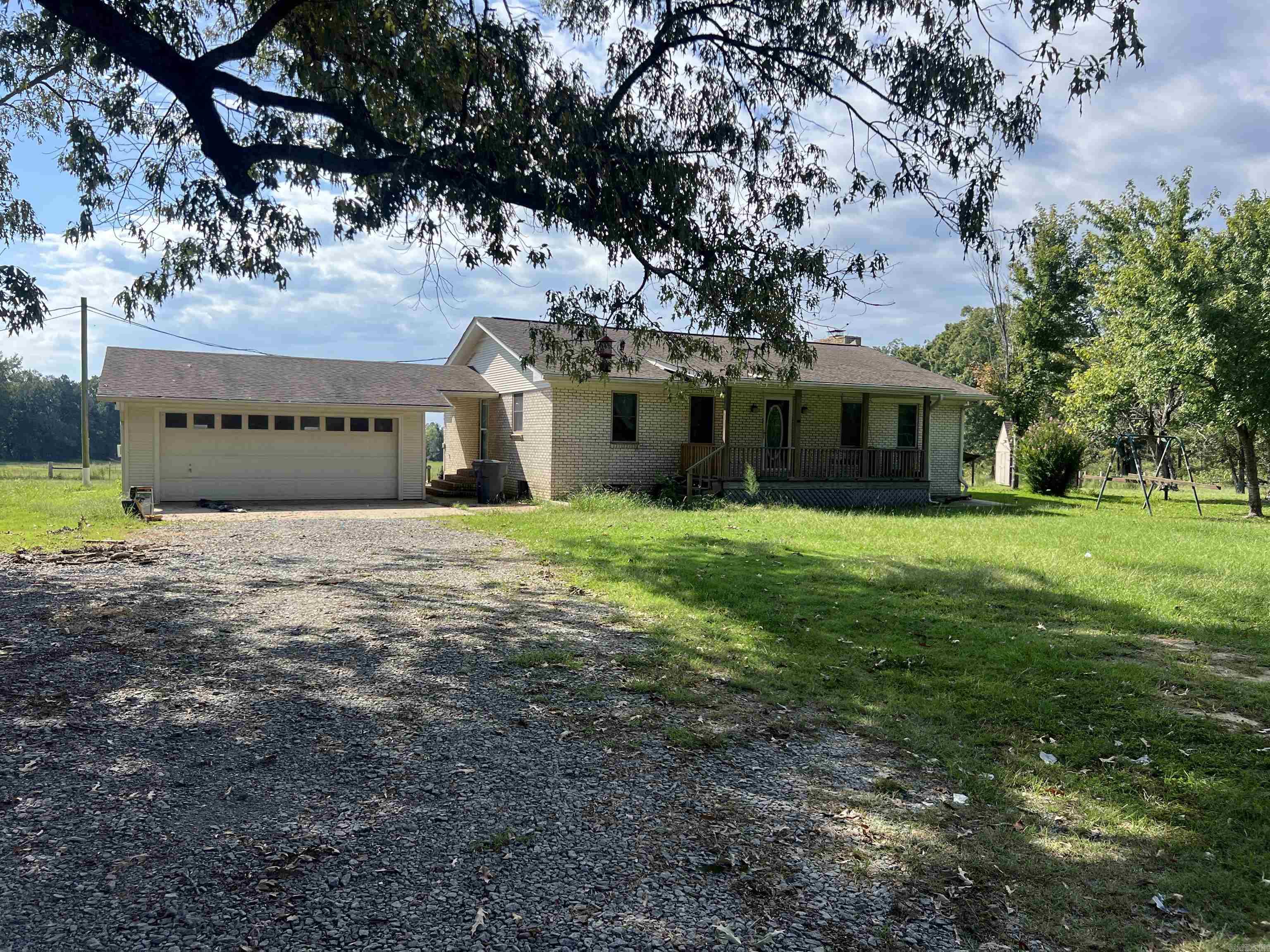 910 W Rowell Road