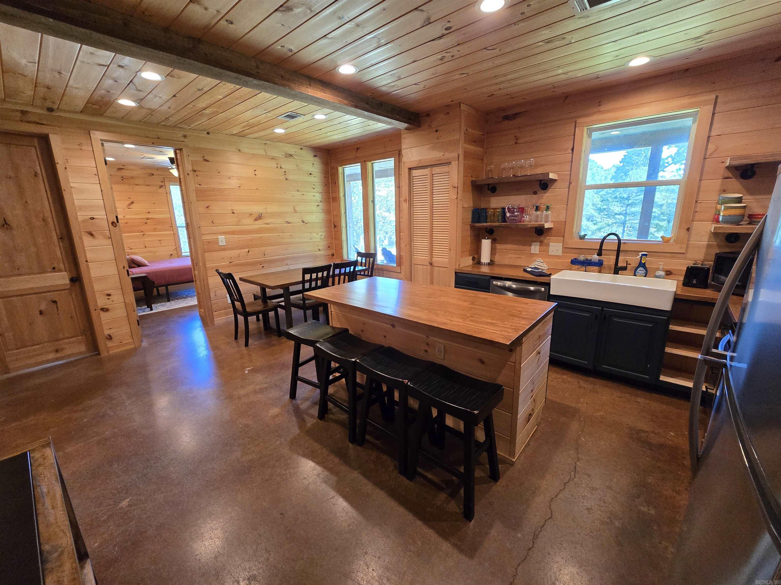 3193  Brownsville Rd  Greers Ferry, AR