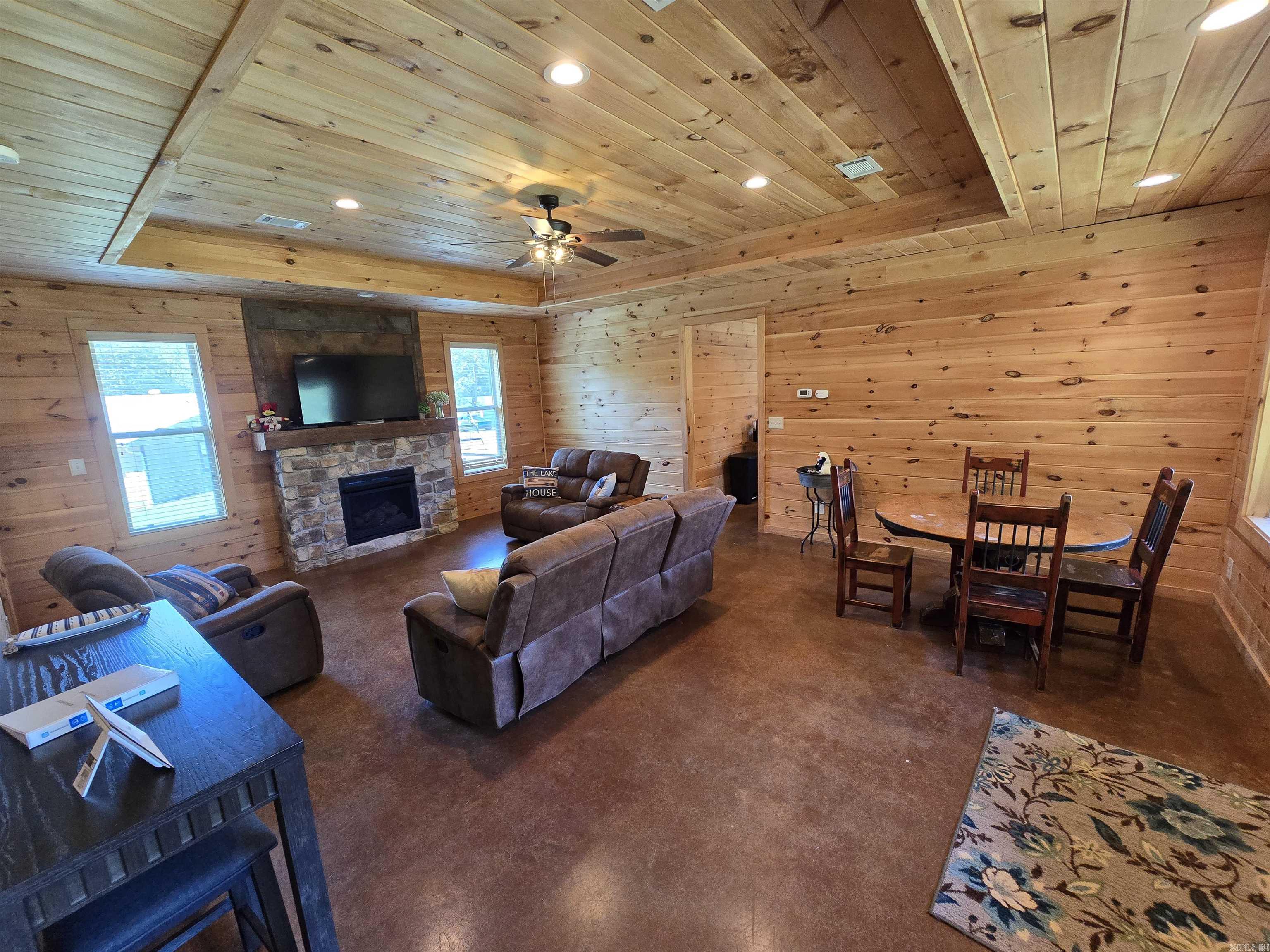 3193  Brownsville Rd  Greers Ferry, AR