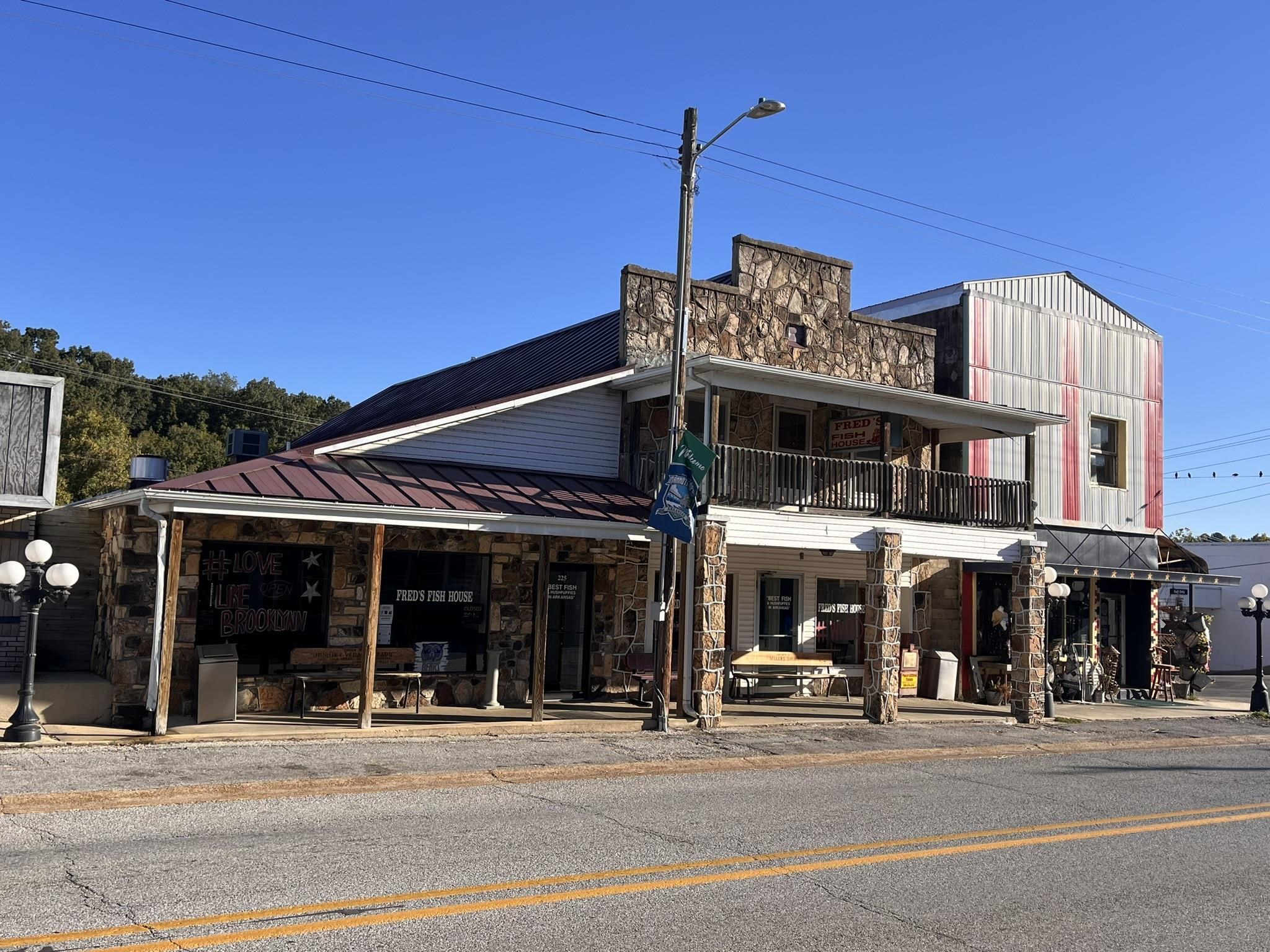 225  Main  Mammoth Spring, AR