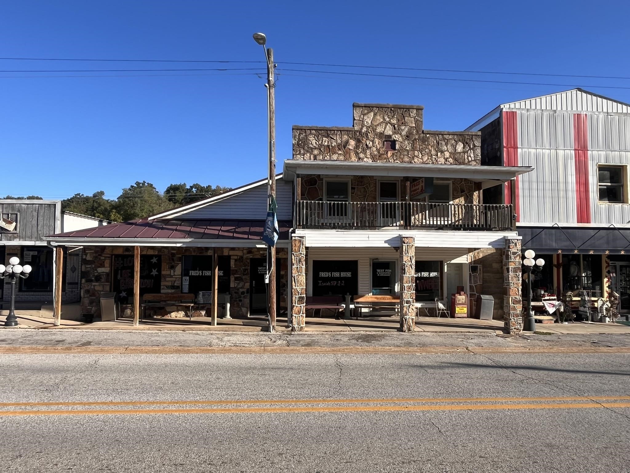 225  Main  Mammoth Spring, AR