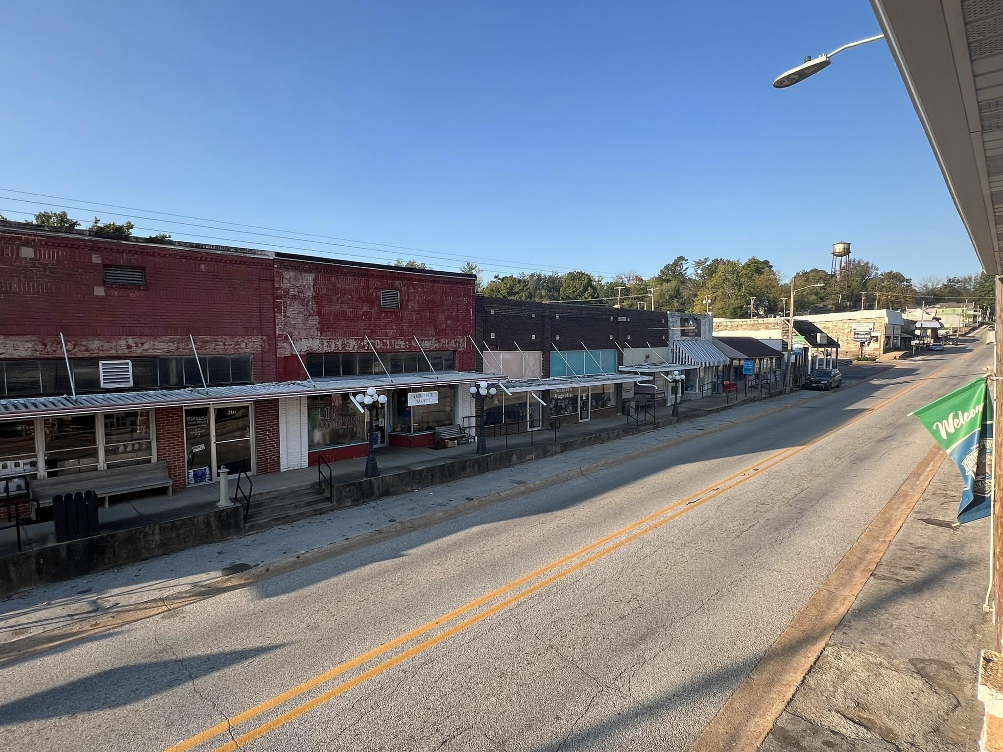 225  Main  Mammoth Spring, AR